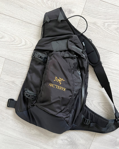 Arcteryx Quiver Vintage Crossbody Sling Bag Black/24k