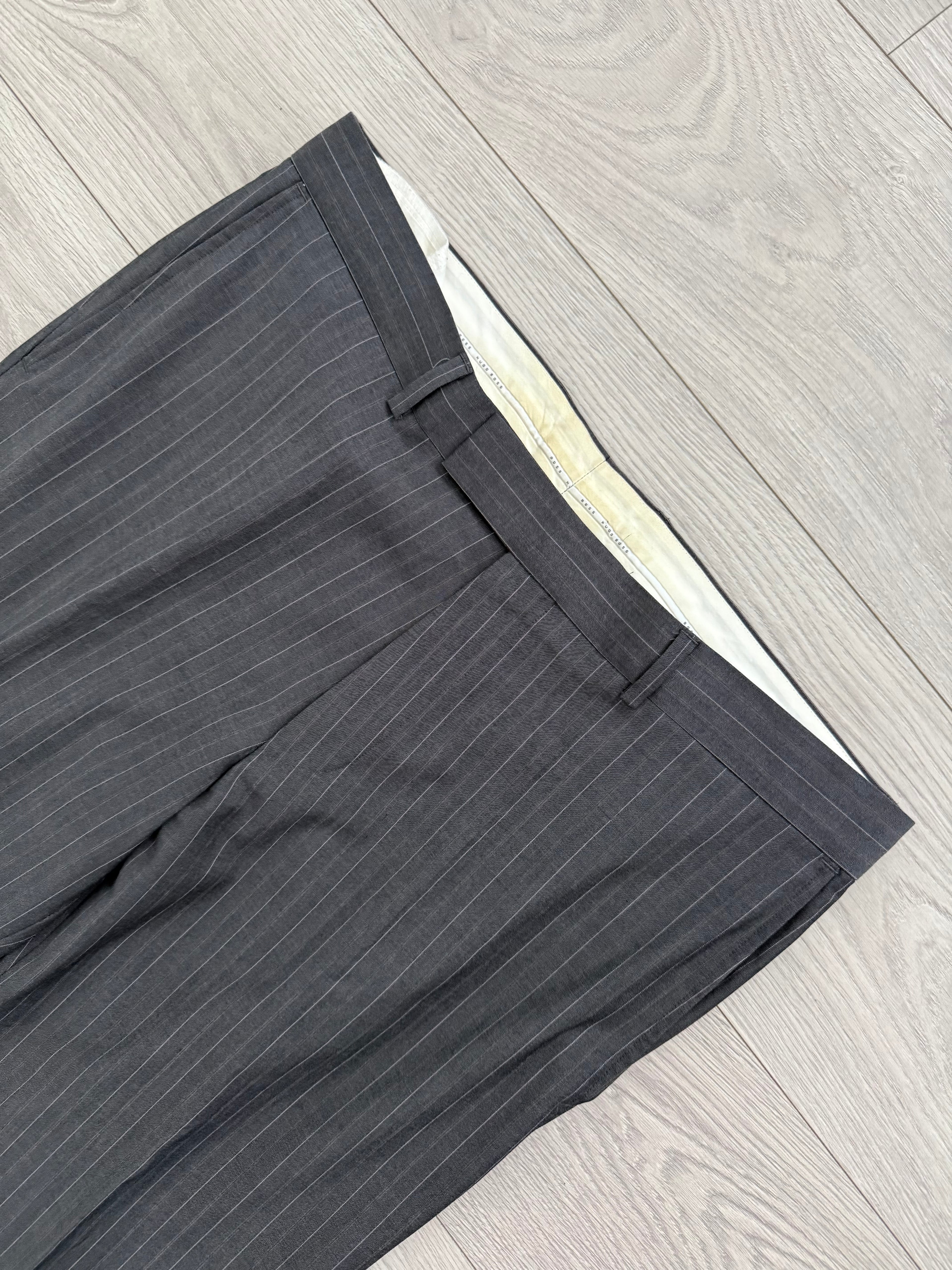 Hugo Boss 1990s 'Reno' Pinstriped 2B Lightweight Wool Grey Suit - Size XXL Jacket / 38" Waist