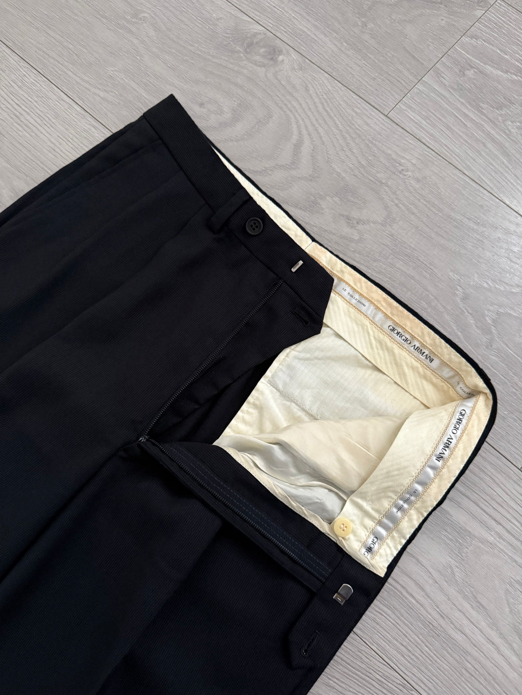 Giorgio Armani 1980s Double Breasted Pleated Wool Suit Black New - Size L Jacket / 32" Waist