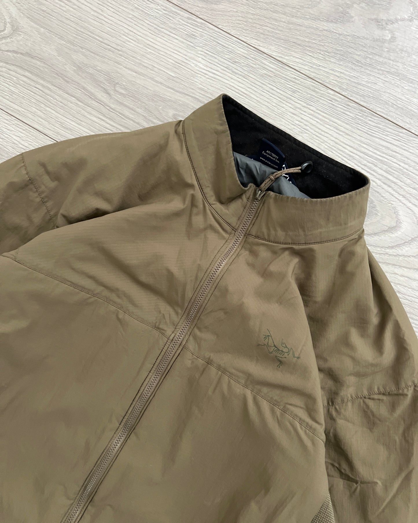 Arcteryx LEAF Atom LT Insulated Jacket in Crocodile - Size L