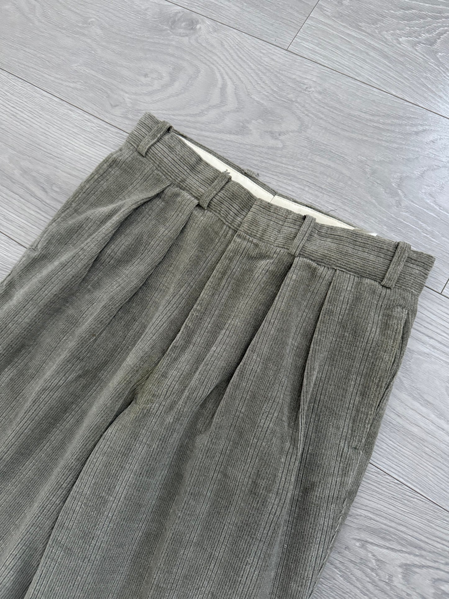 Emporio Armani 1990s Triple Pleat Corduroy Pants - Size 30