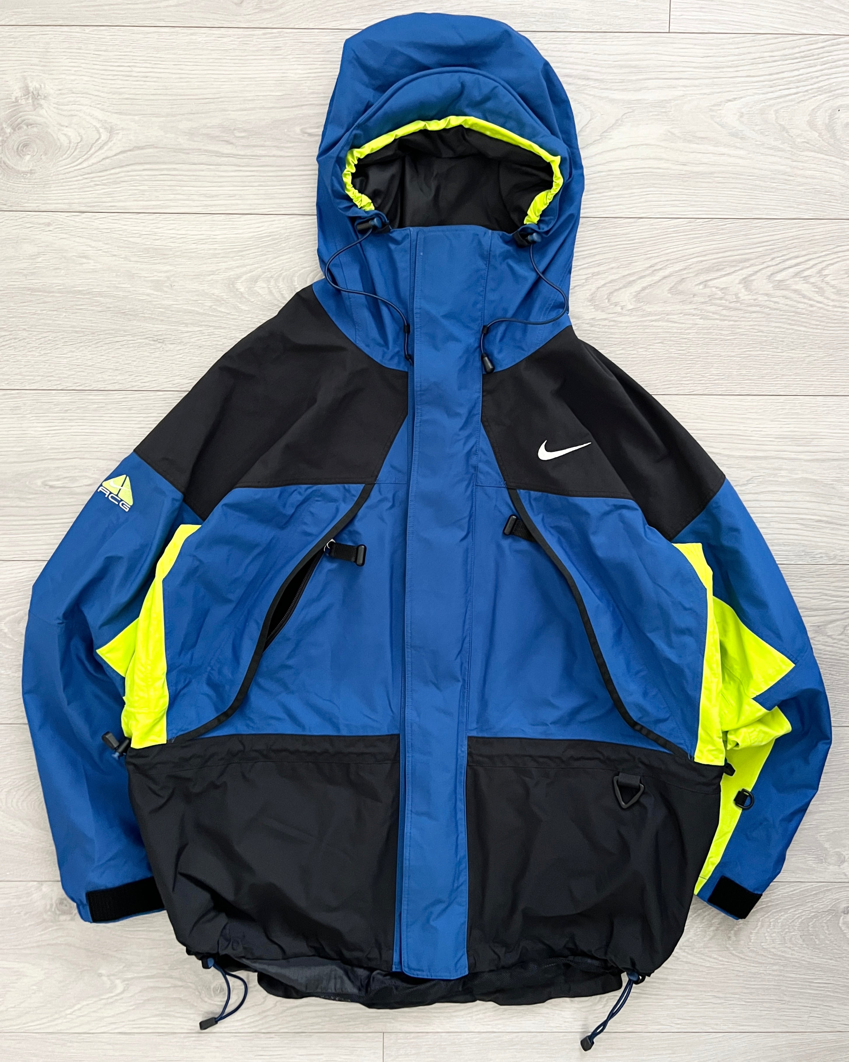 Top Nike jacket Sz Xl