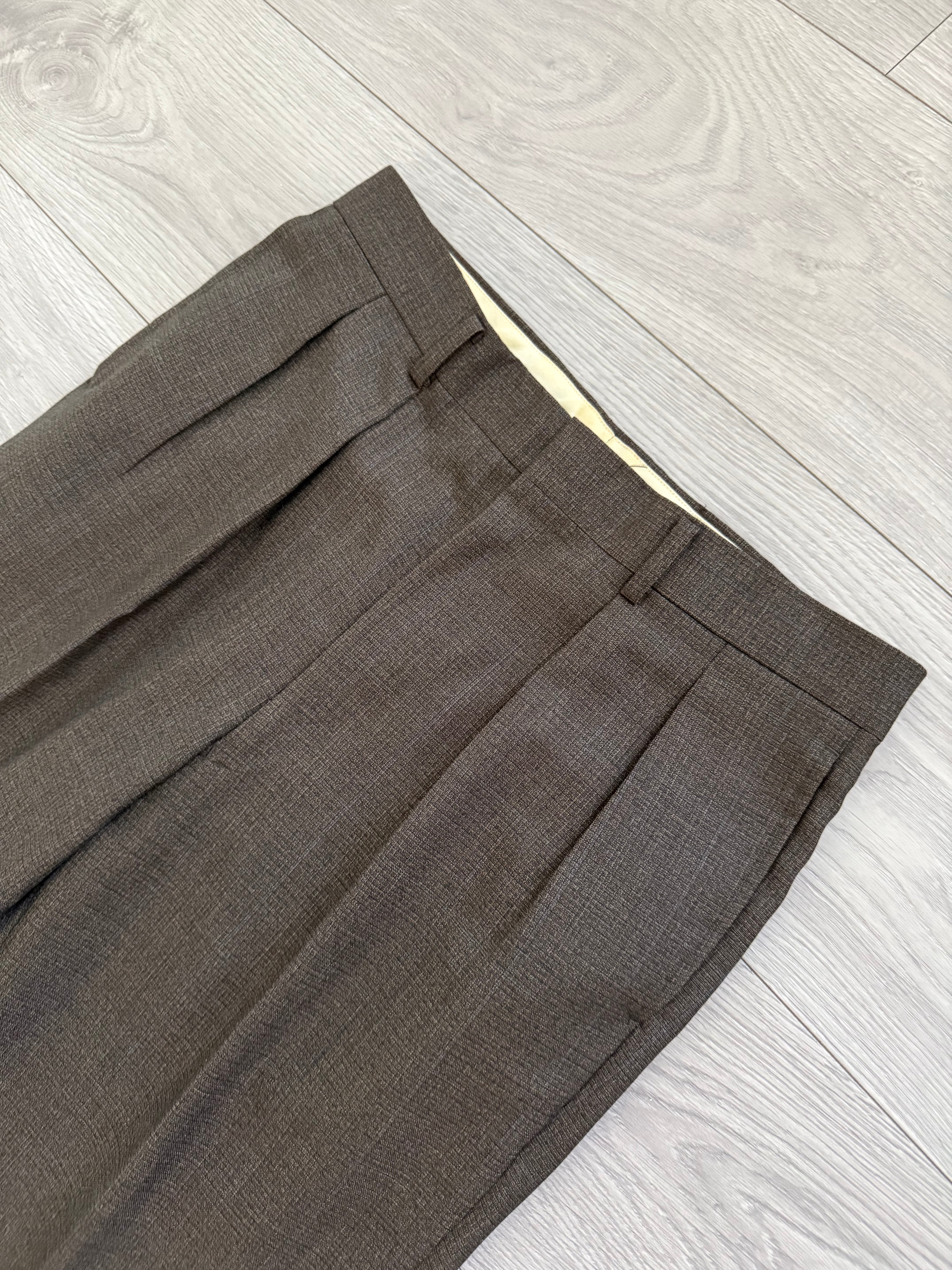 Burberry 1990s Peak Lapel Double Breasted Pleated Textured Brown Suit - Size M Jacket / 32" Waist
