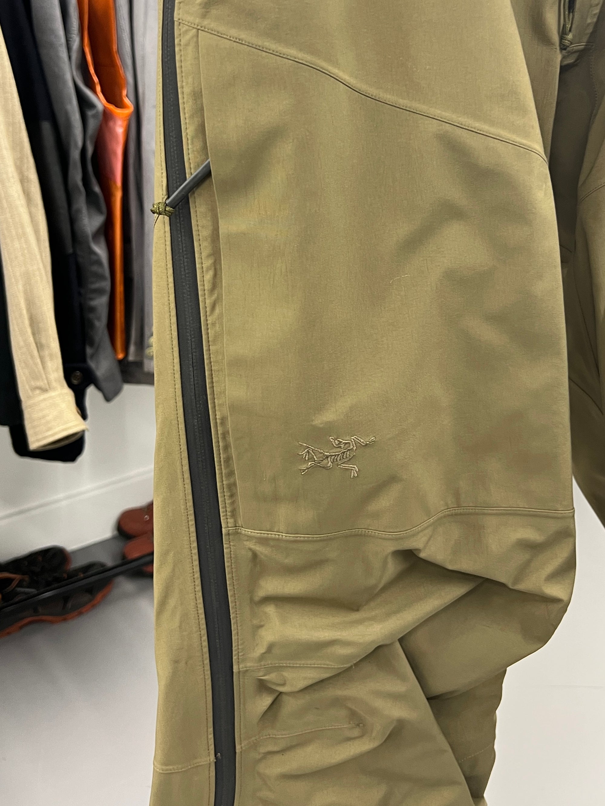 Arc'teryx LEAF Alpha Gen 1 Gore-Tex Pro Pants in Crocodile - Size L