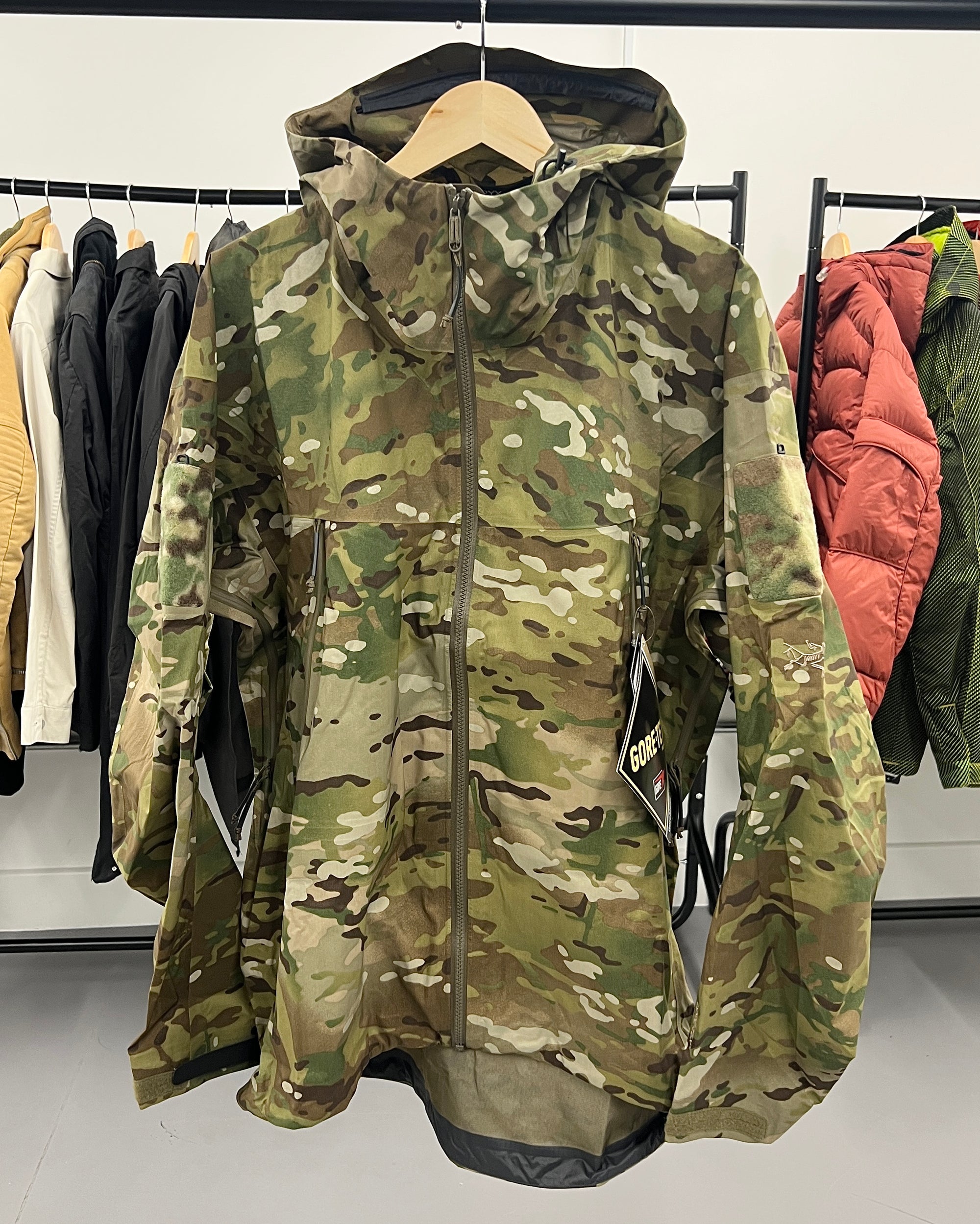 Arc'teryx LEAF Alpha LT Gen 2 Gore-Tex Pro Jacket in Multicam - Size XL