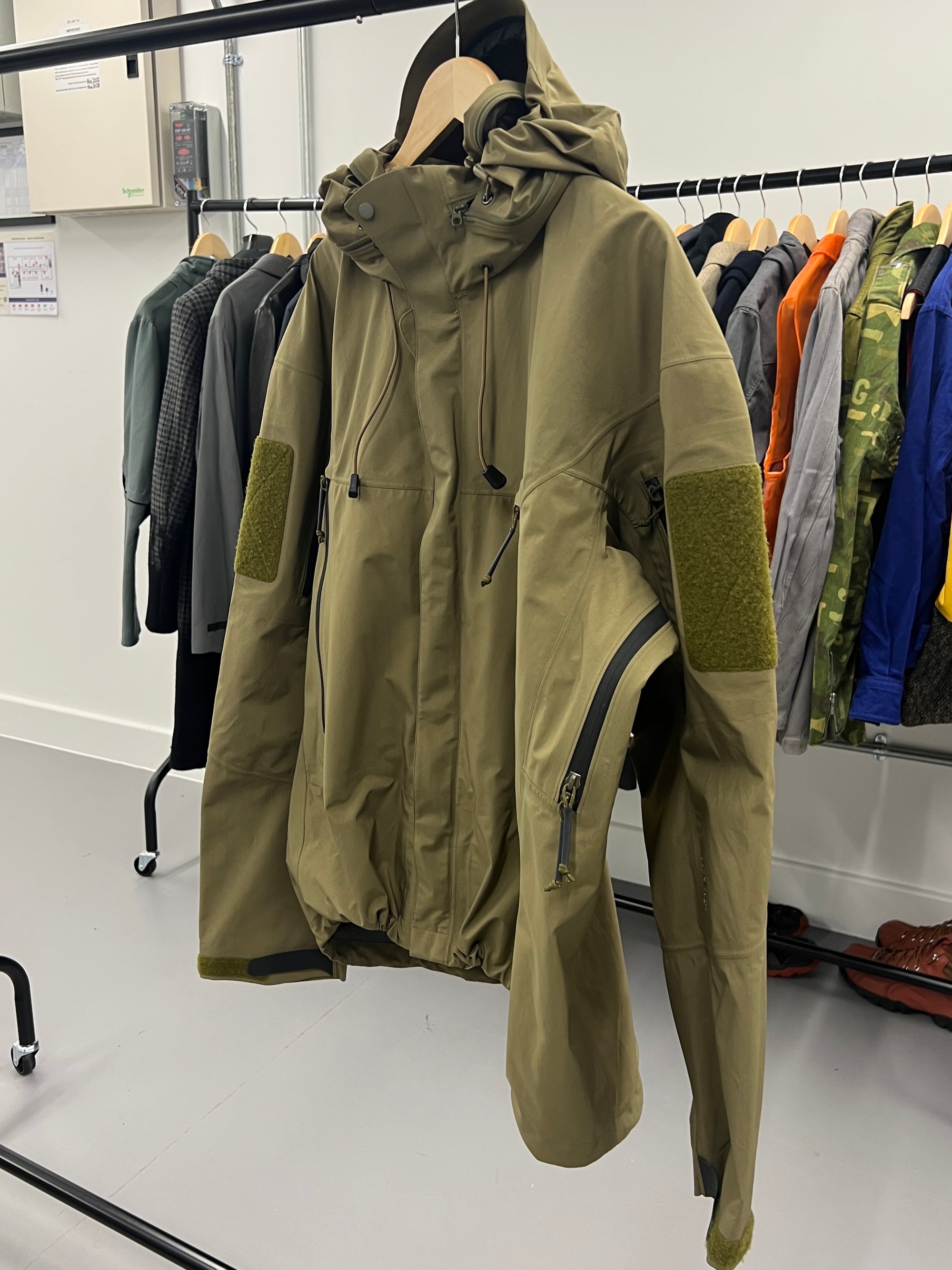 Arcteryx LEAF Alpha GEN 1 GoreTex Jacket Crocodile - Size XL