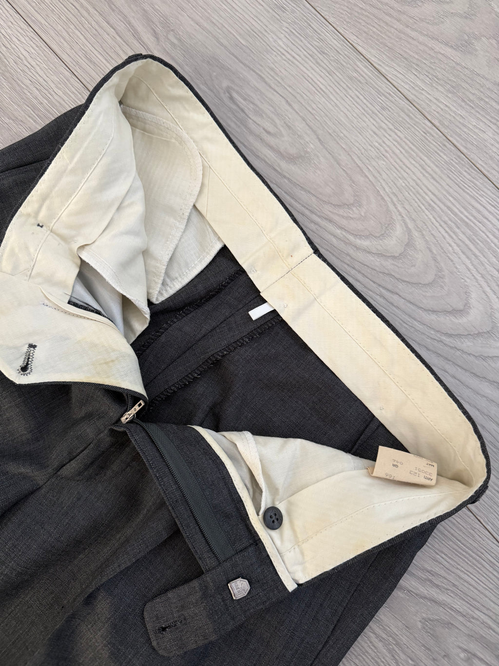 Hugo Boss 1980s 'Bassini Chicago' Peaked Lapel Double Breasted Pleated Wool Cashmere Suit - Size S Jacket / 30" Waist