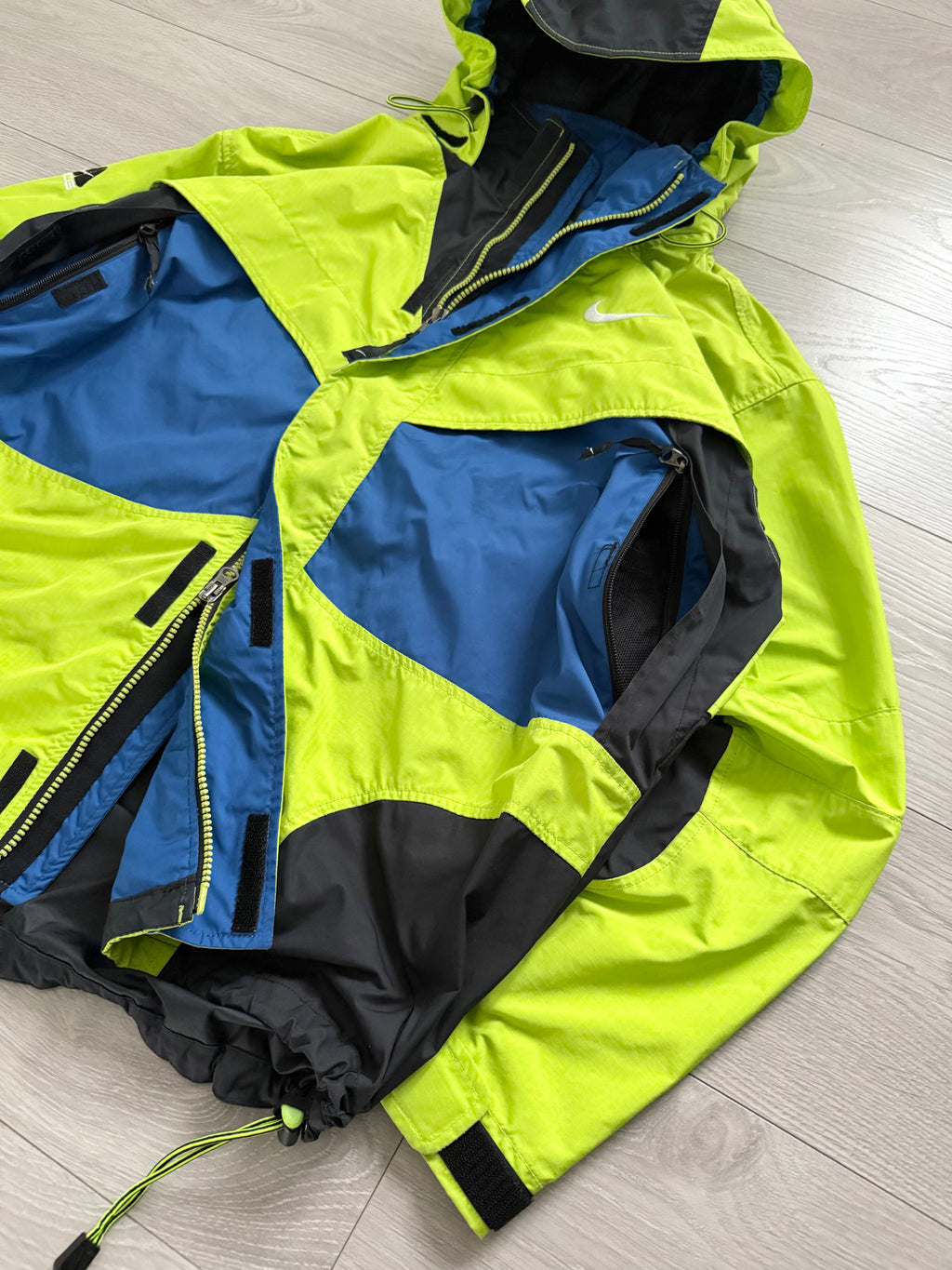 Nike ACG 00s Lungs Era Colourblock Clima-Fit Technical Waterproof Jacket - Size M