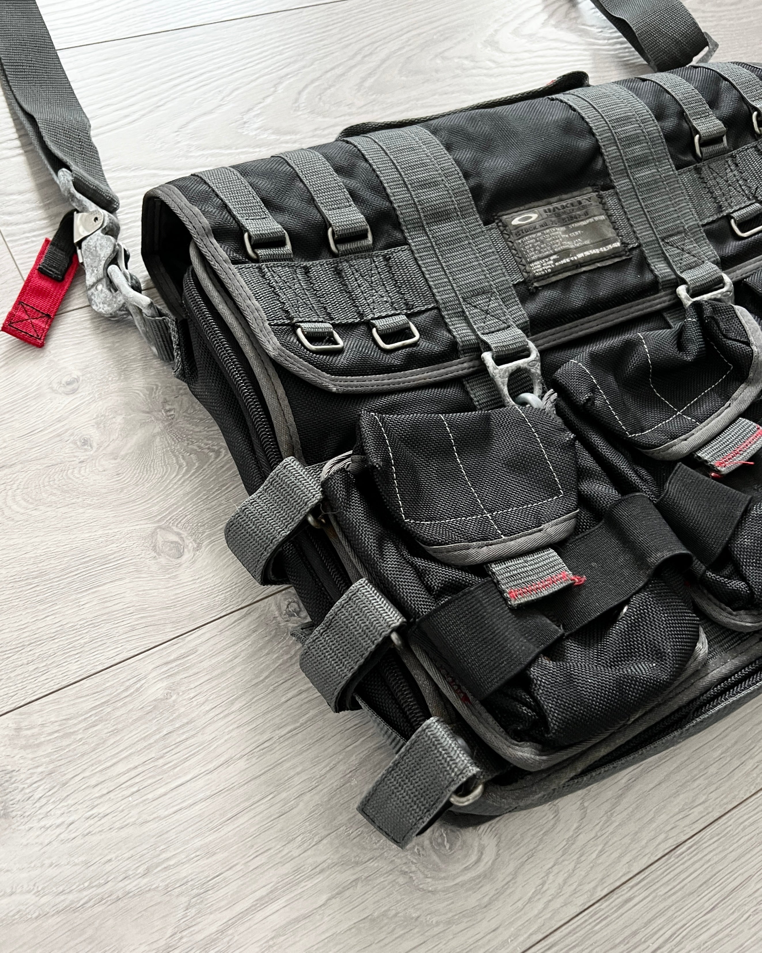 Oakley tactical field top gear laptop bag