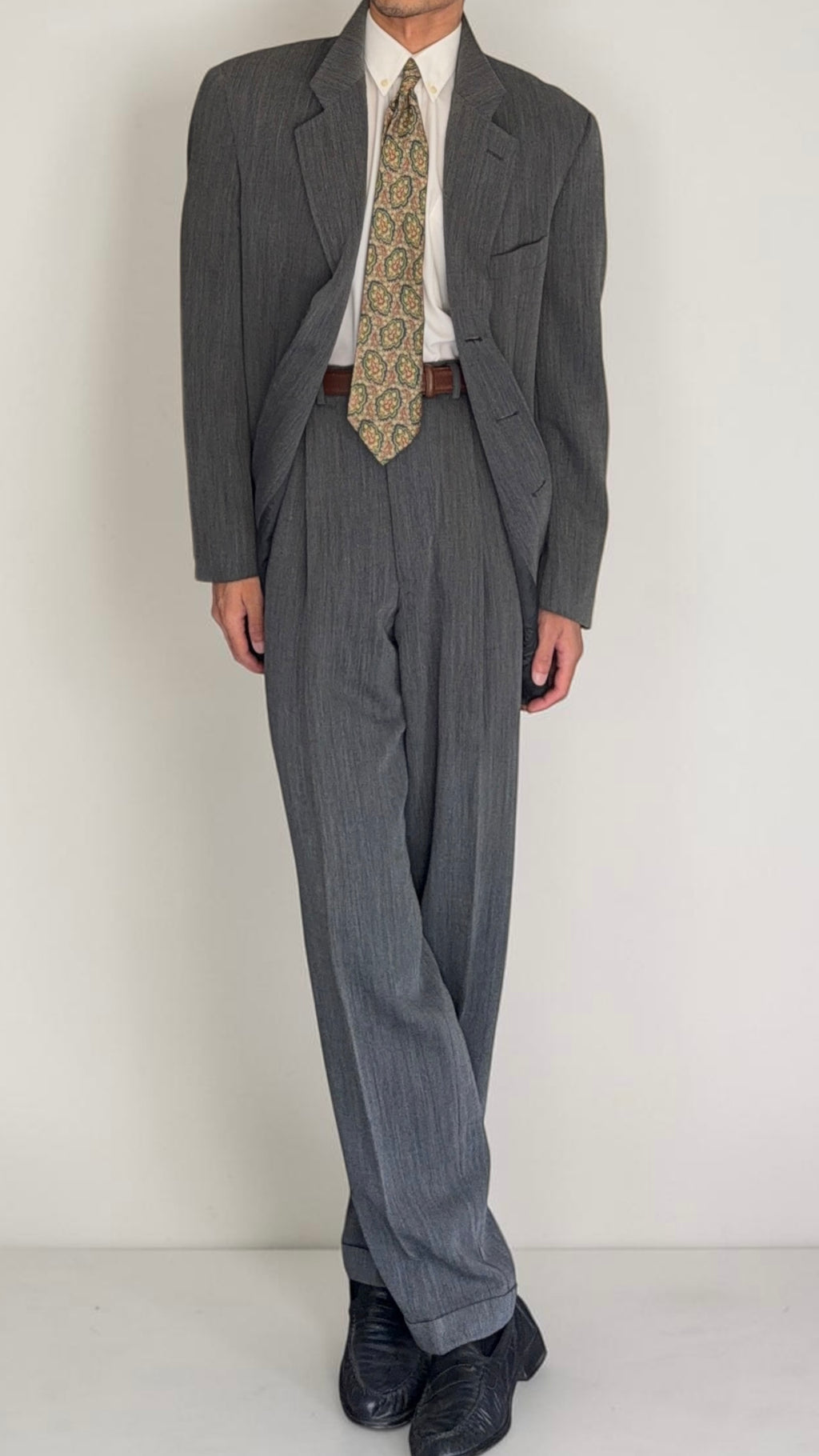 Giorgio Armani 1980s 3B Herringbone Weave Grey Pleated Wool Suit - Size XL Jacket / 32" Waist