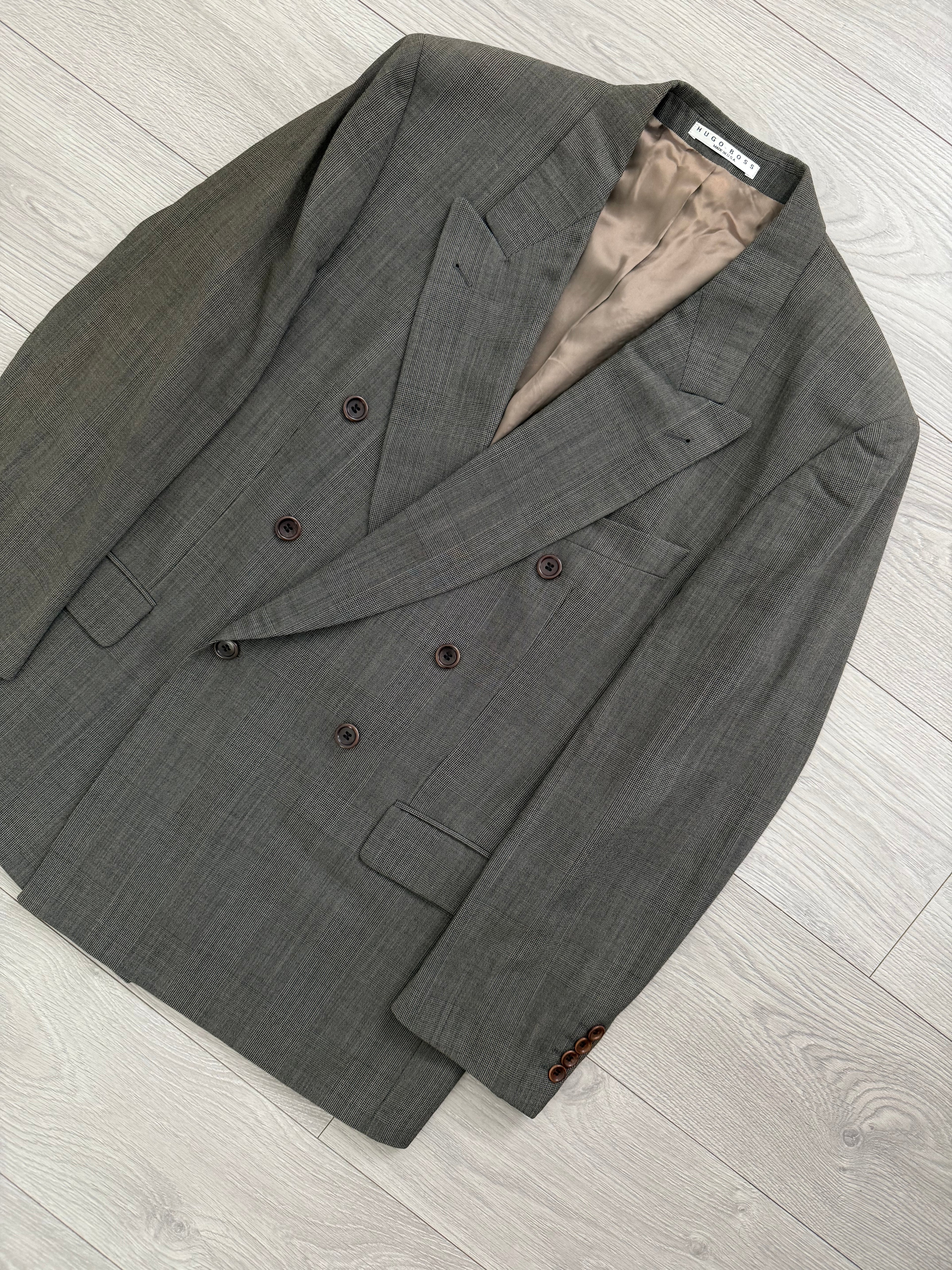 Hugo Boss 1980s 'Zeus' Peaked Lapel Double Breasted Pleated Wool Check Suit Greige - Size XL Jacket / 34" Waist