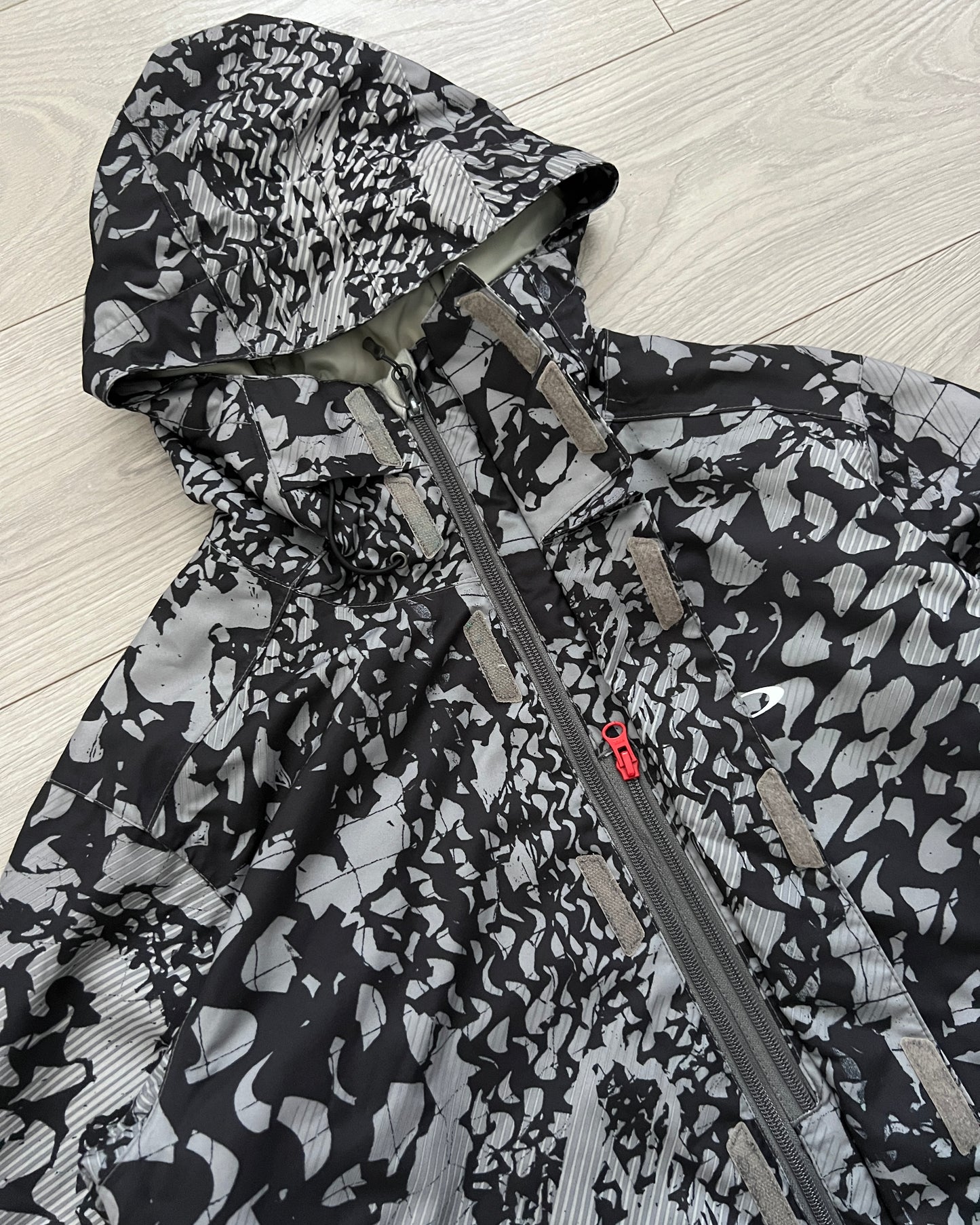 Oakley 00s Abstract Pattern Insulated Technical Ski Jacket - Size S