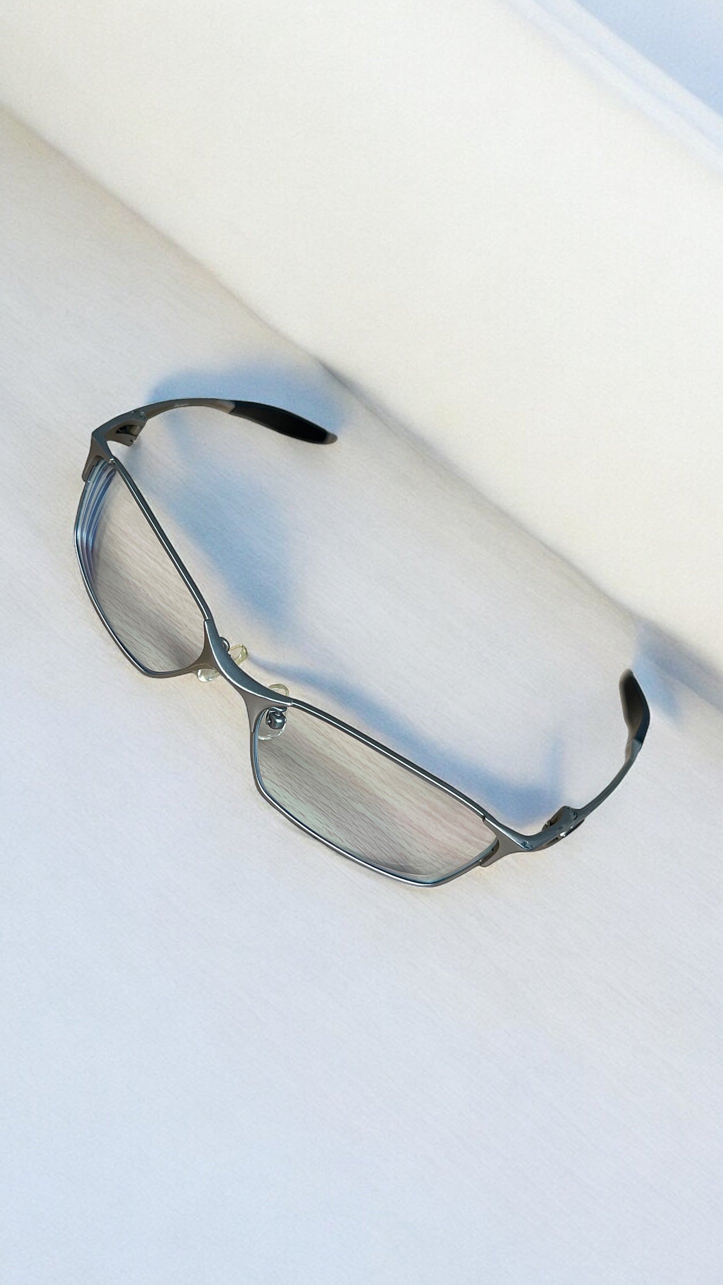 Oakley 2008 Bracket 8.1 Glasses in Light Silver/Clear