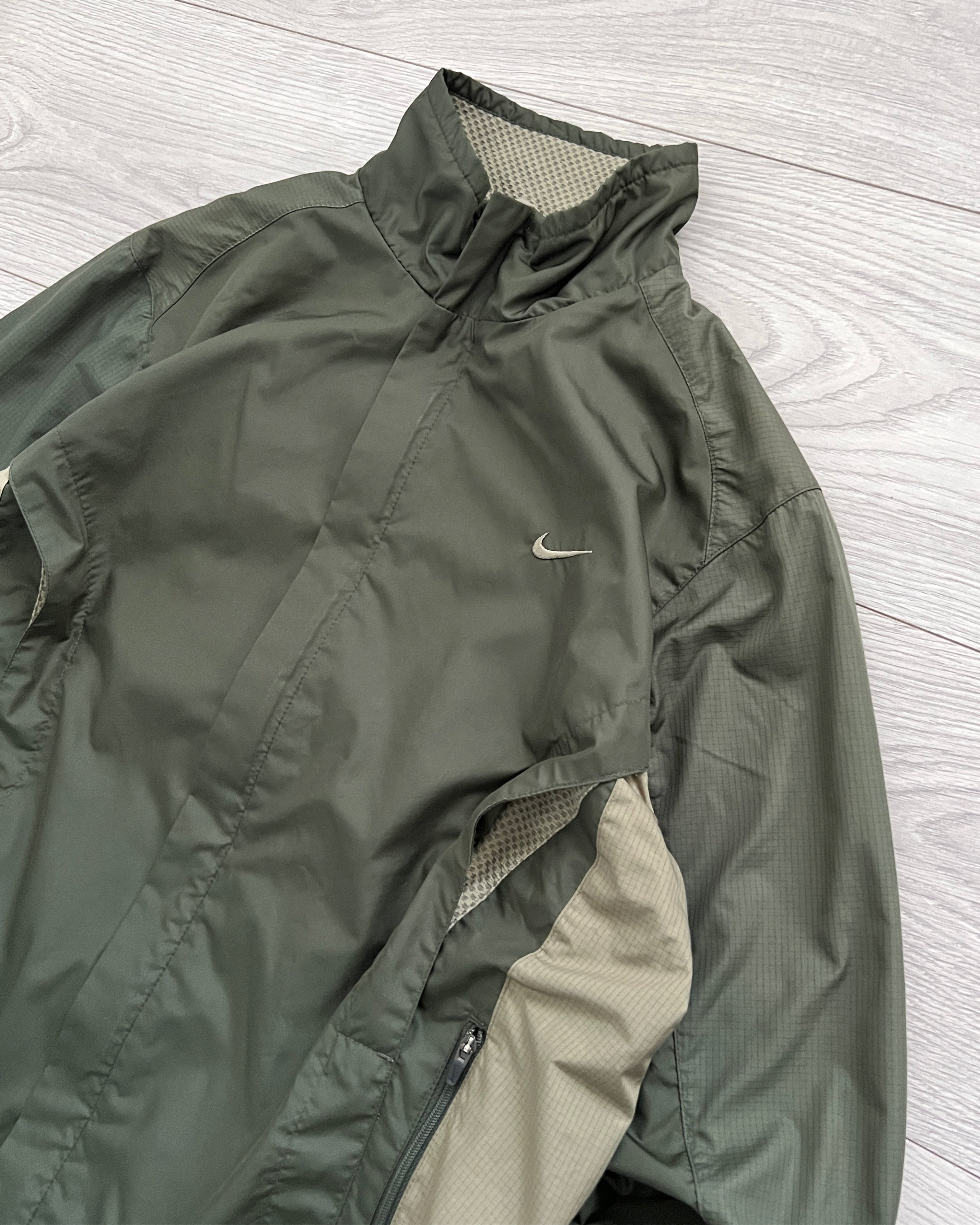Nike 2000s Storm-Fit Vent Panelled Earth Jacket - Size S – NDWC0 Shop