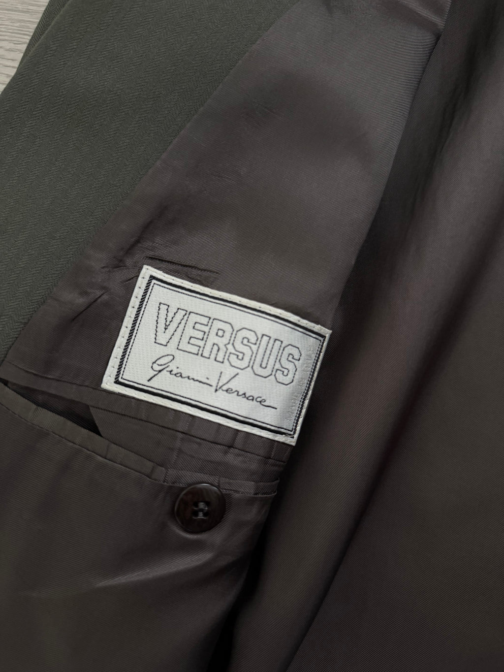 Versace 1980s Peak Lapel Double Breasted Pleated Draped Wool Green Suit - Size M Jacket / 31" Waist