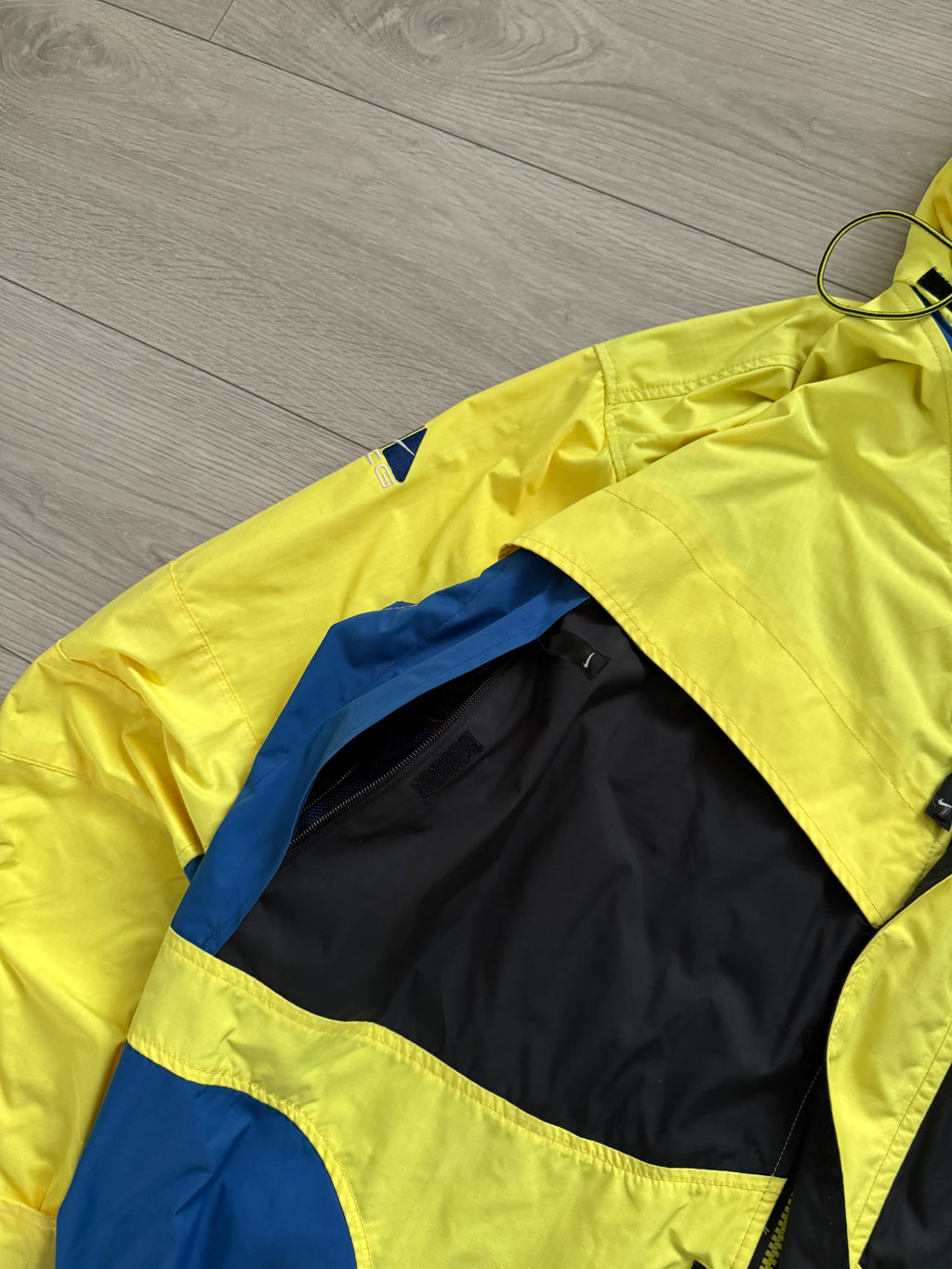 Nike ACG 00s Lungs Era Waterproof Packable Jacket - Size XXL
