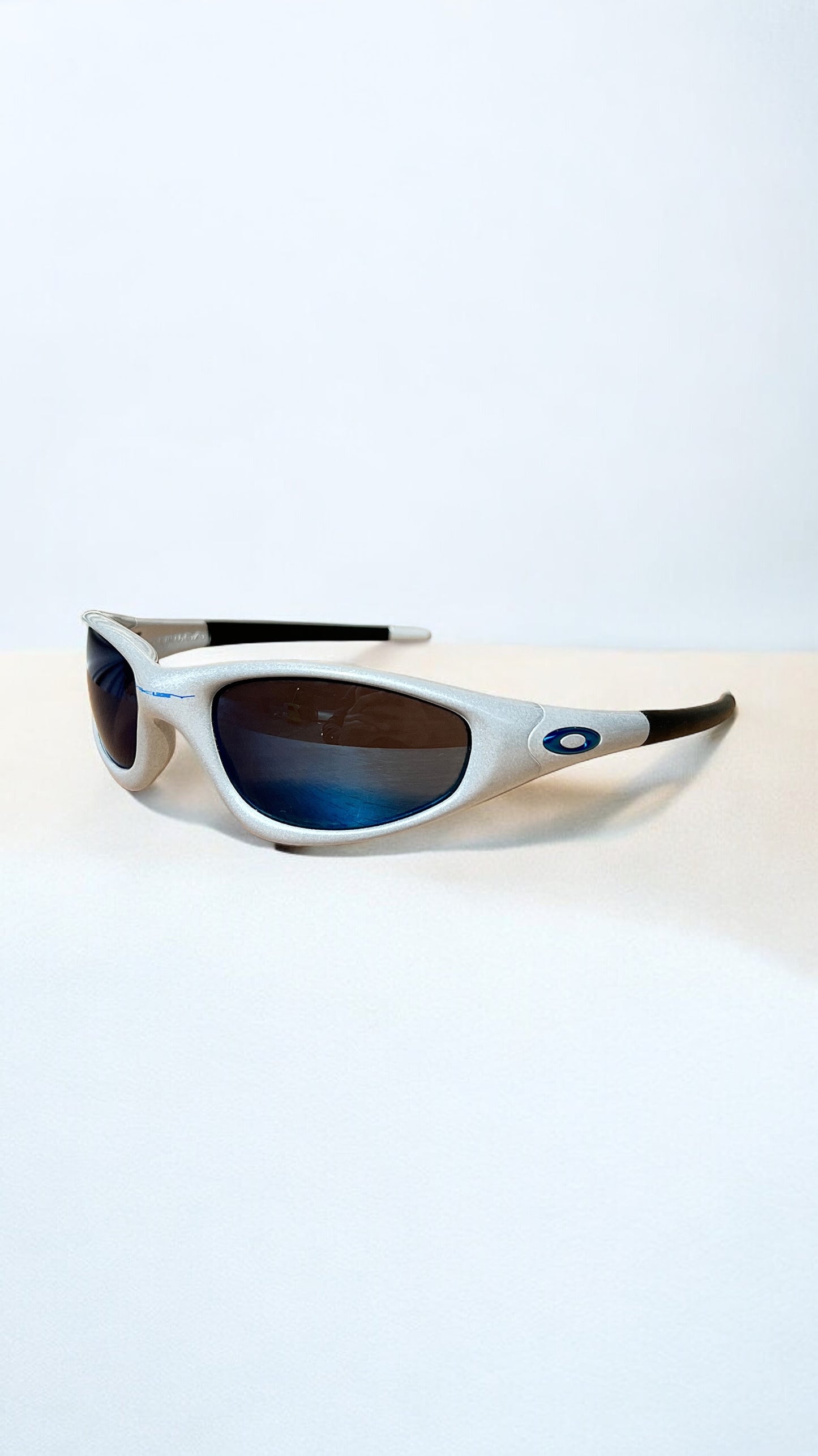 Oakley 1999 Vintage Straight Jacket Sunglasses in Pearl/Blue