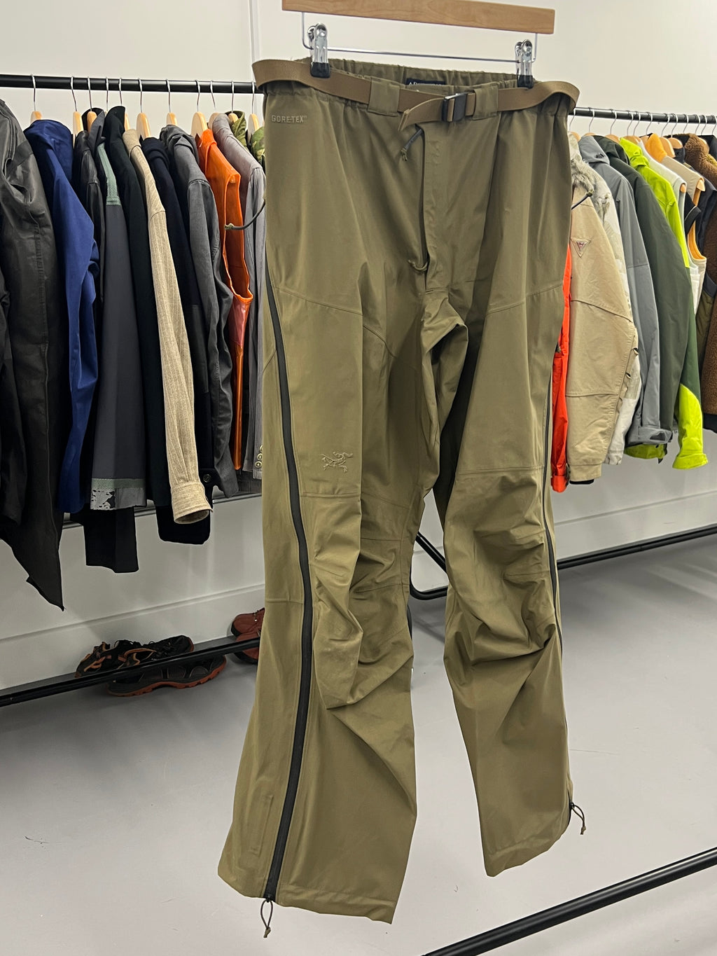 Arc'teryx LEAF Alpha Gen 1 Gore-Tex Pro Pants in Crocodile - Size L