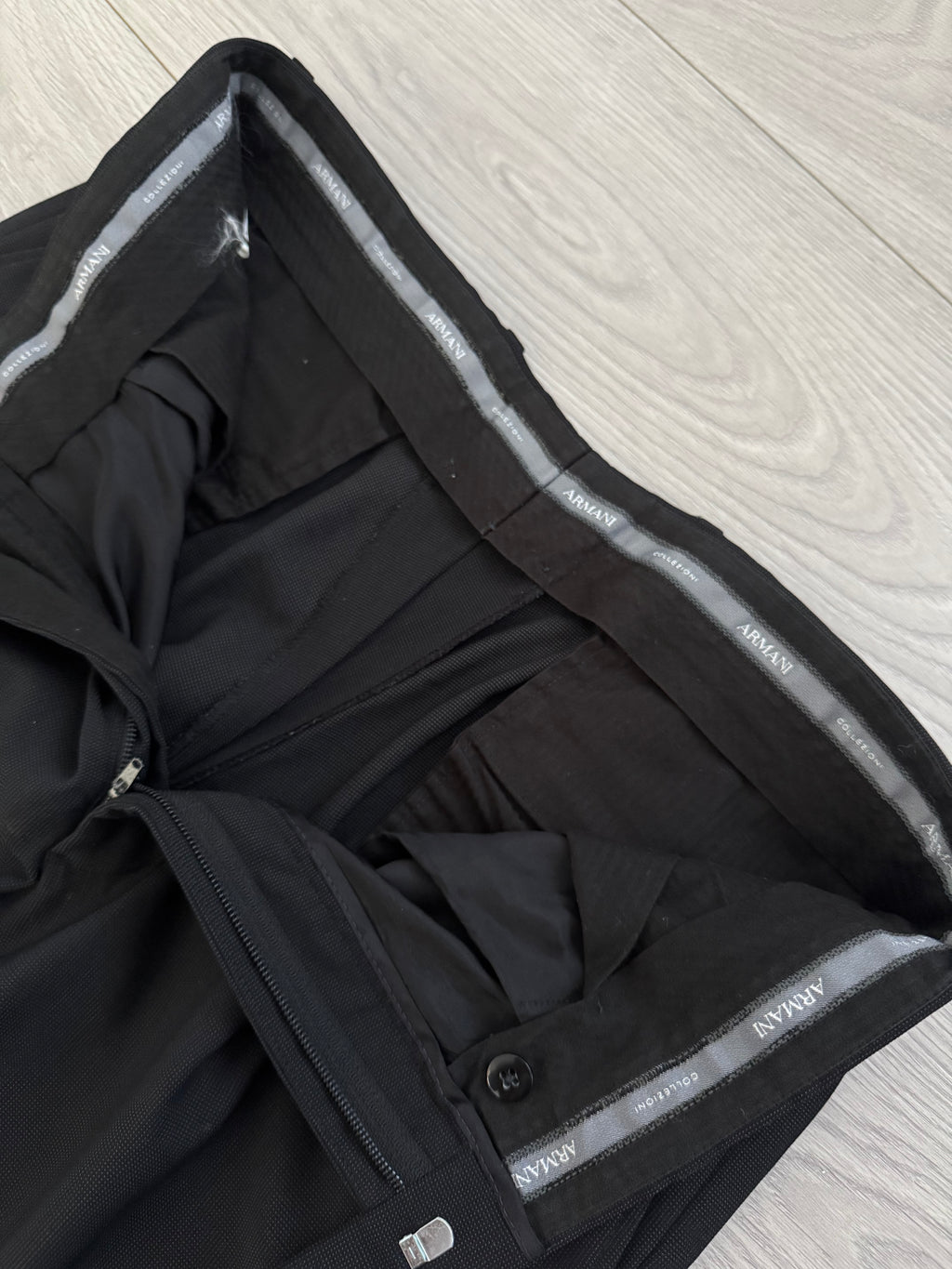Armani 1990s Rolled 3B Textured Wool Dark Grey Suit - Size L Jacket / 34" Waist