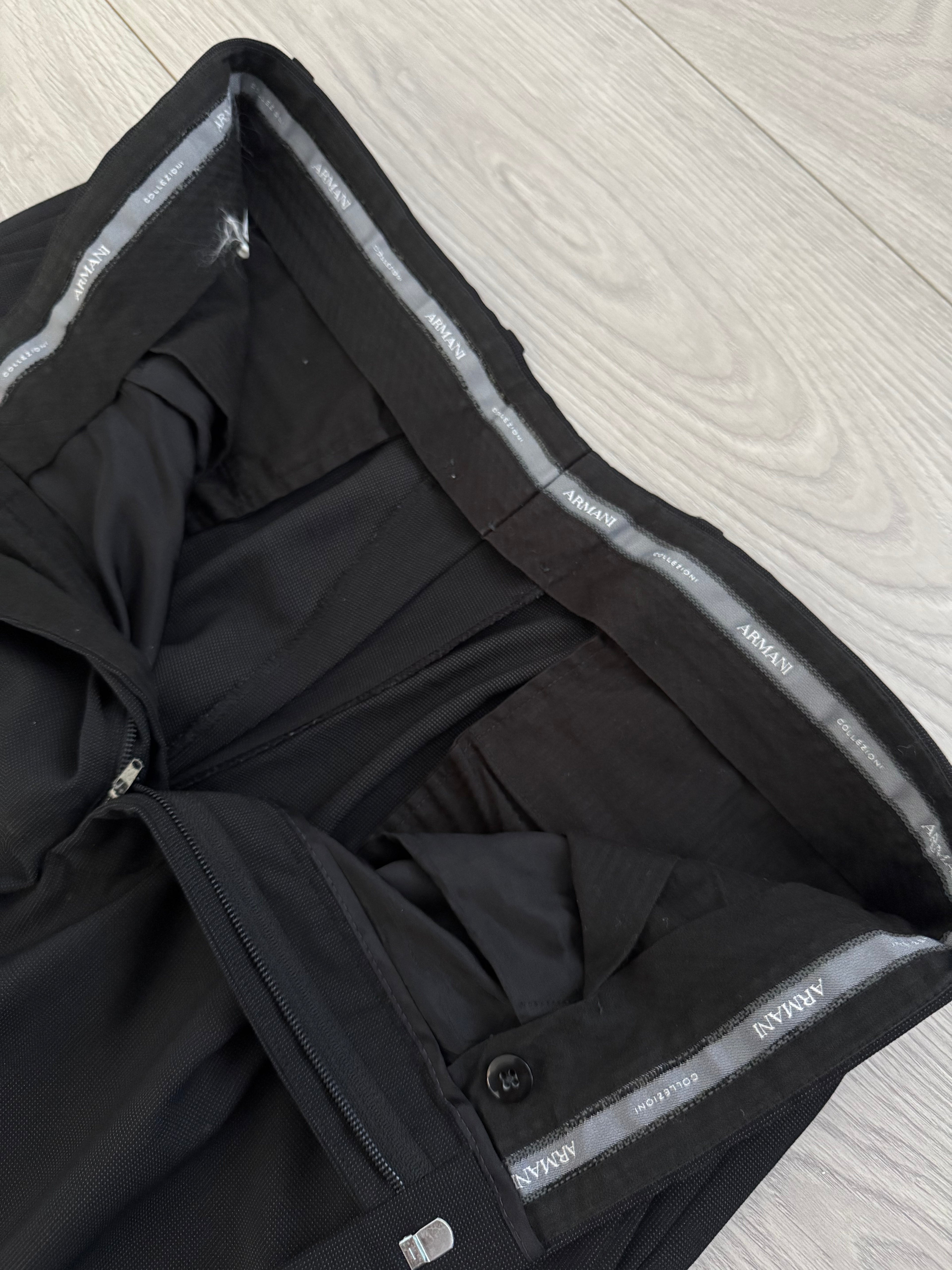 Armani 1990s Rolled 3B Textured Wool Dark Grey Suit - Size L Jacket / 34" Waist