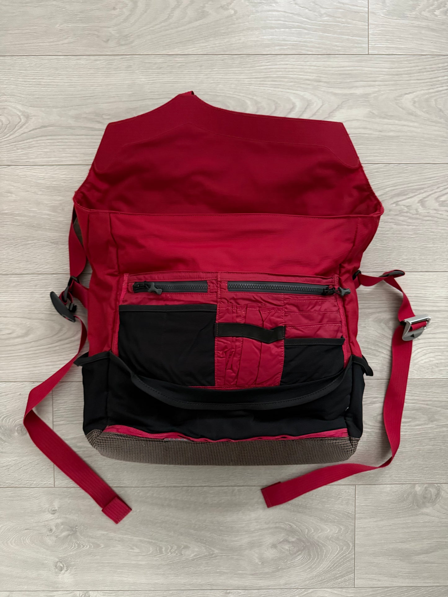 Klattermusen Fenja Technical Crossbody Bag