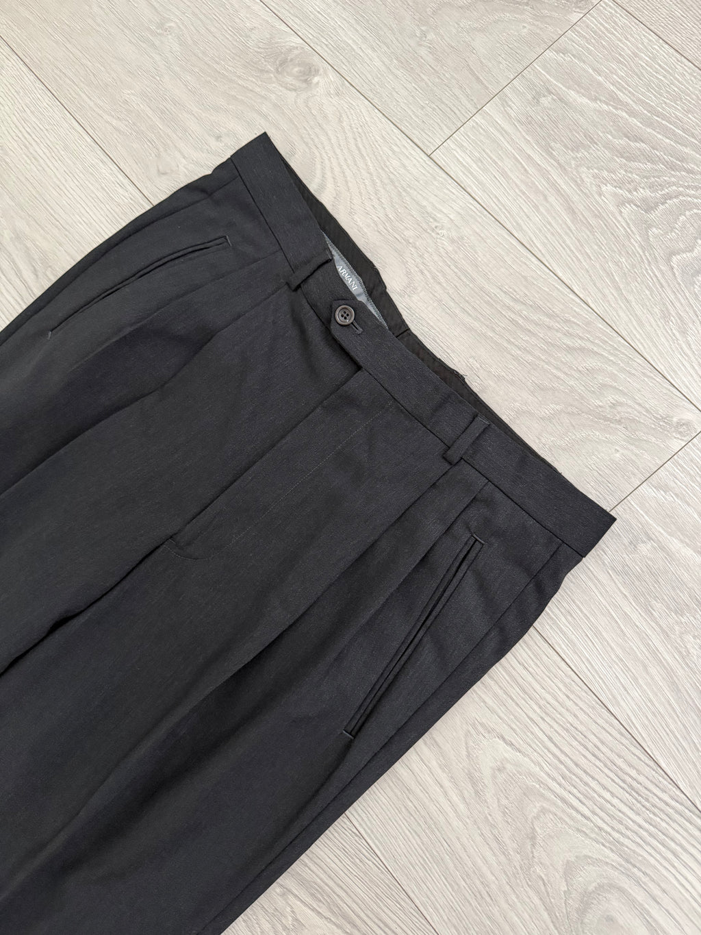 Armani 1990s Peaked Lapel Double Breasted Pleated Wool Suit Charcoal Grey - Size L Jacket / 33" Waist