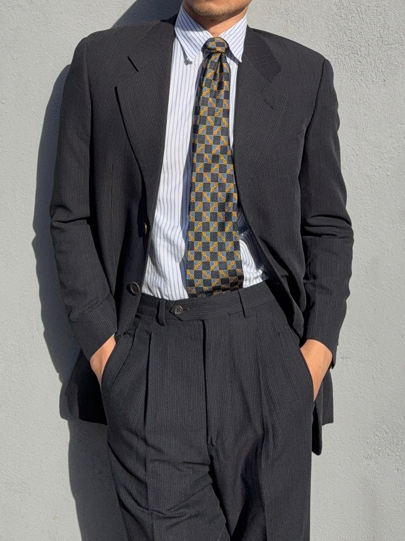 Giorgio Armani 1980s 3B Navy Textured Wool Woven Pleated Suit - Size S Jacket / 28" Waist