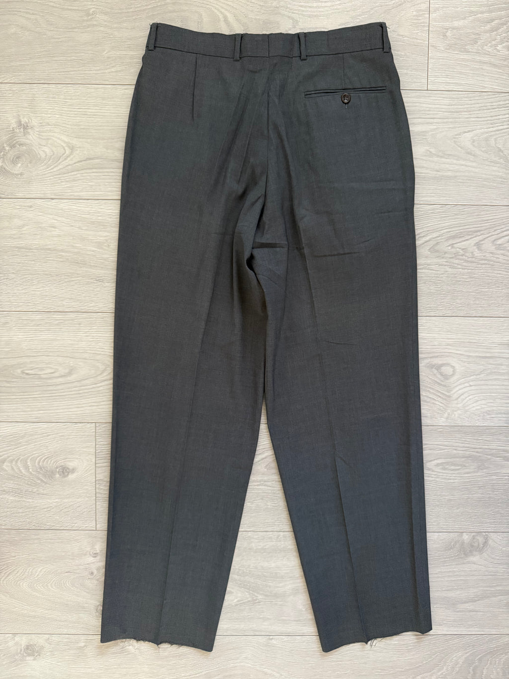 Hugo Boss 1990s 'Akropolis' 2B Zegna Fabric Pleated Wool Grey Suit - Size M Jacket / 32" Waist