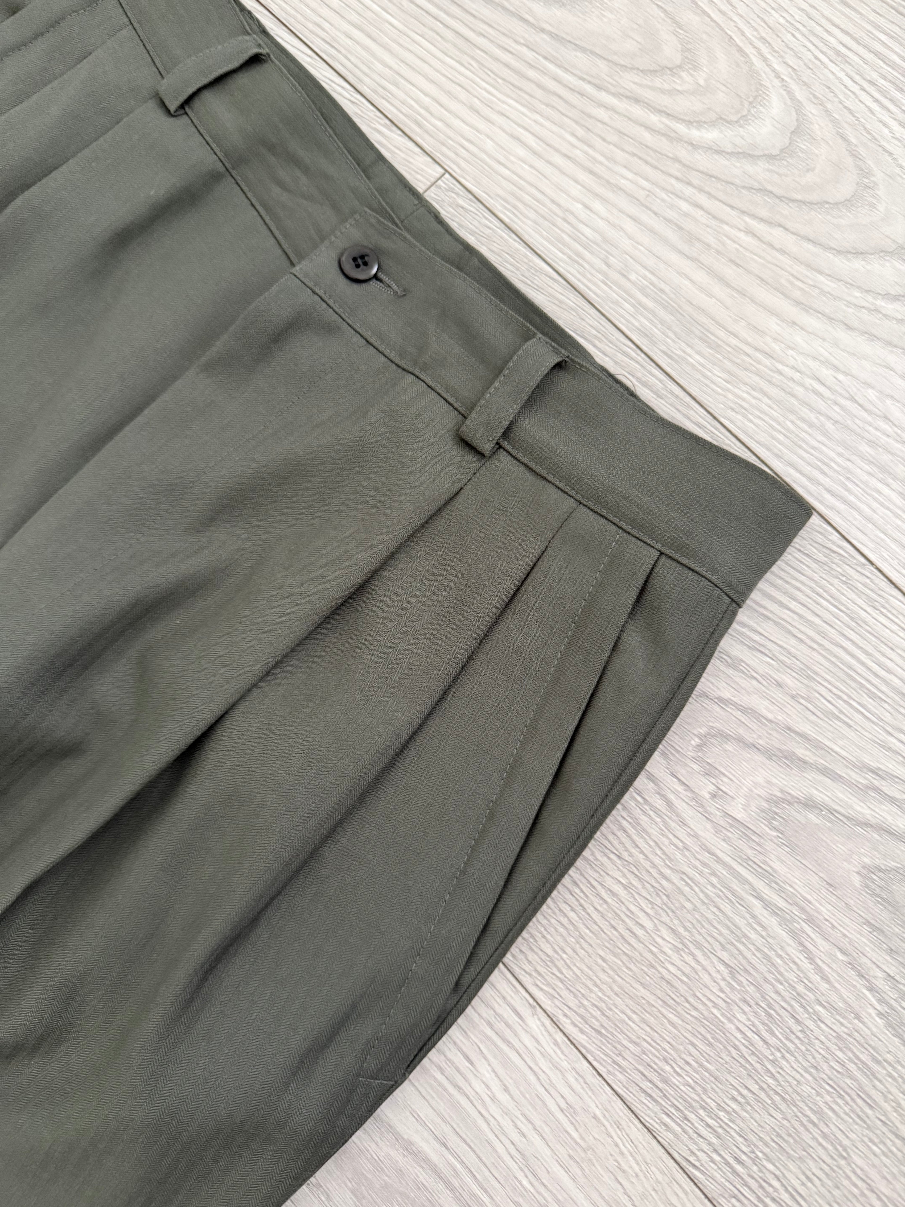 Versace 1980s Peak Lapel Double Breasted Pleated Draped Wool Green Suit - Size M Jacket / 31" Waist