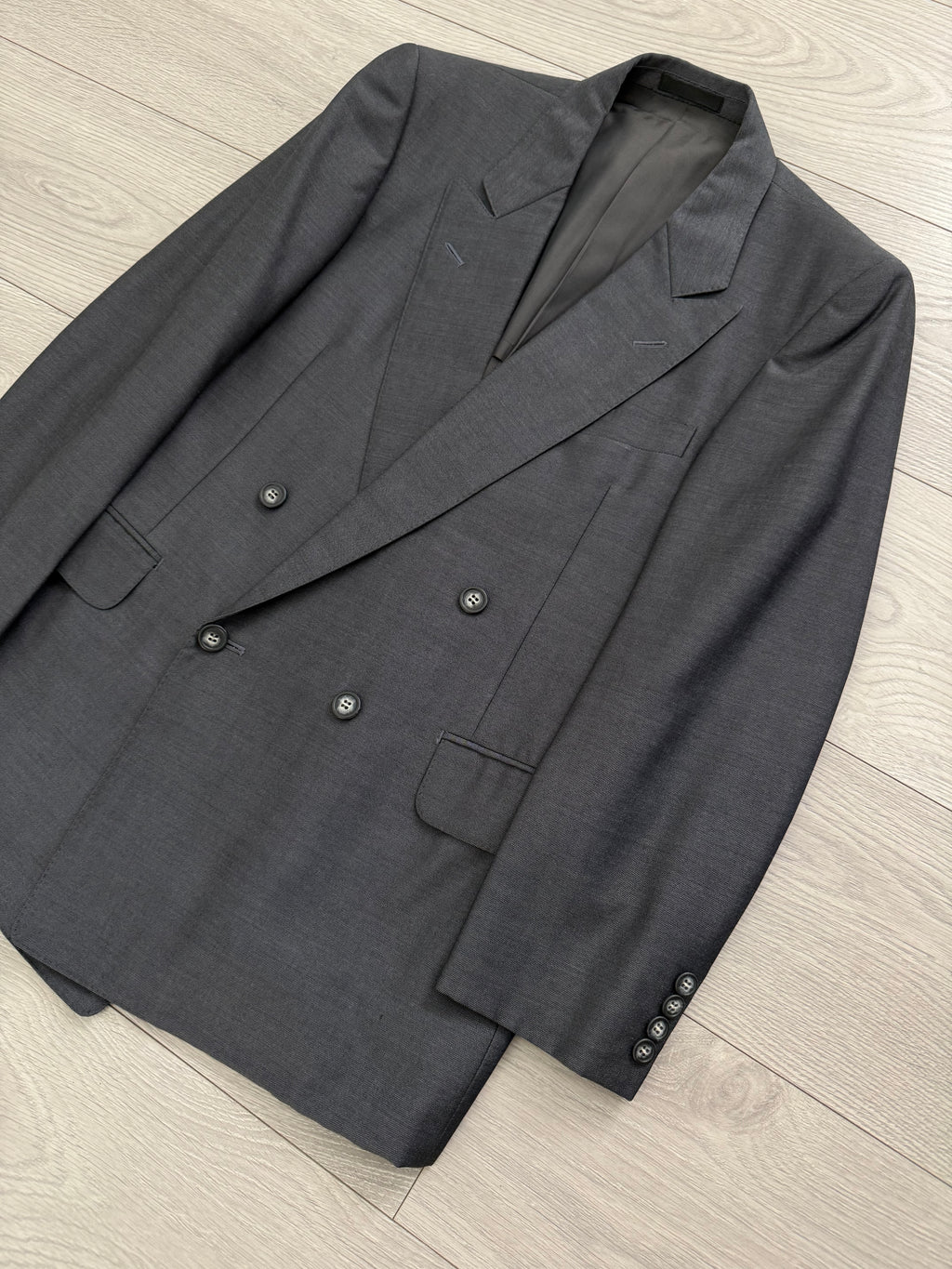 Burberry 1980s Peaked Lapel Double Breasted Pleated Wool Mohair Grey Suit - Size S Jacket / 31" Waist