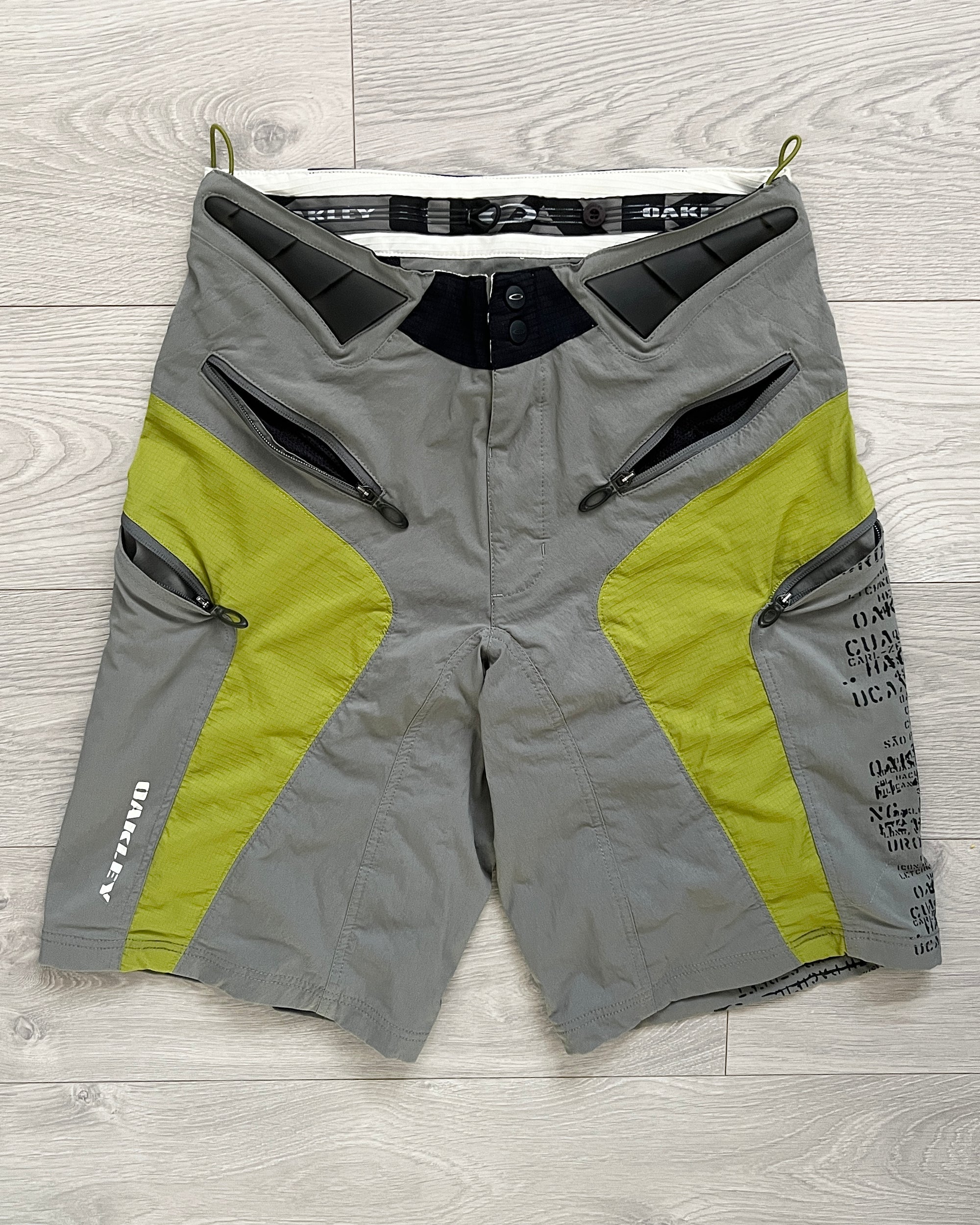 Oakley SS06 Vent Panelled Technical Shorts - Size S