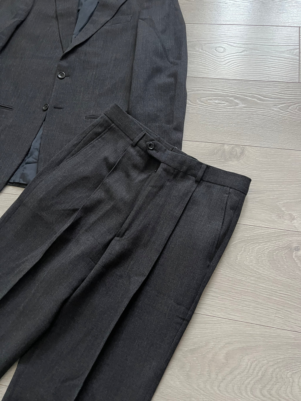 Armani 1990s Pleated Grey Relaxed Suit - M Jacket / 30" Waist