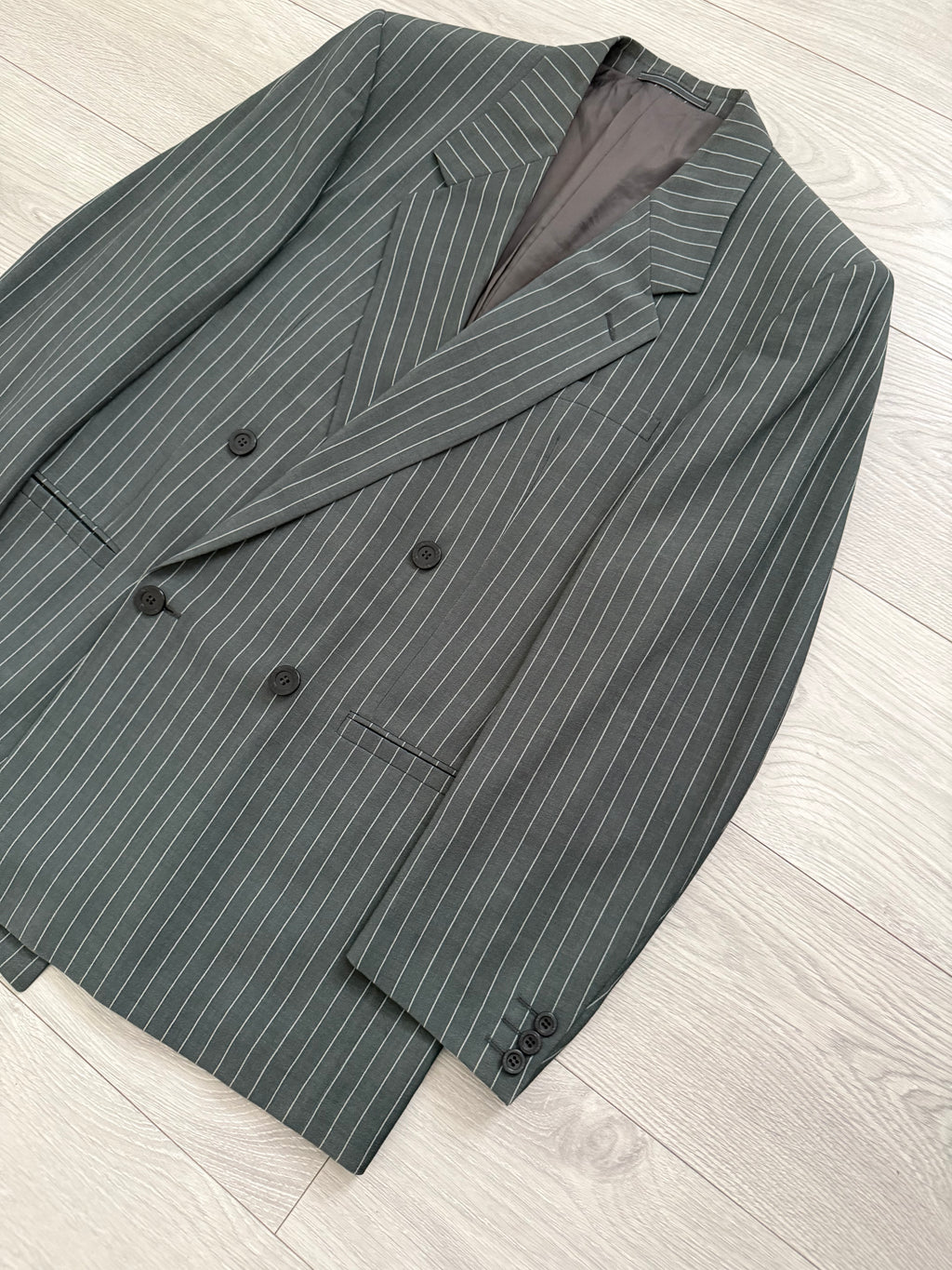 Versace 1980s Notch Lapel Double Breasted Pleated Wool Striped Grey Suit - Size L Jacket / 34" Waist