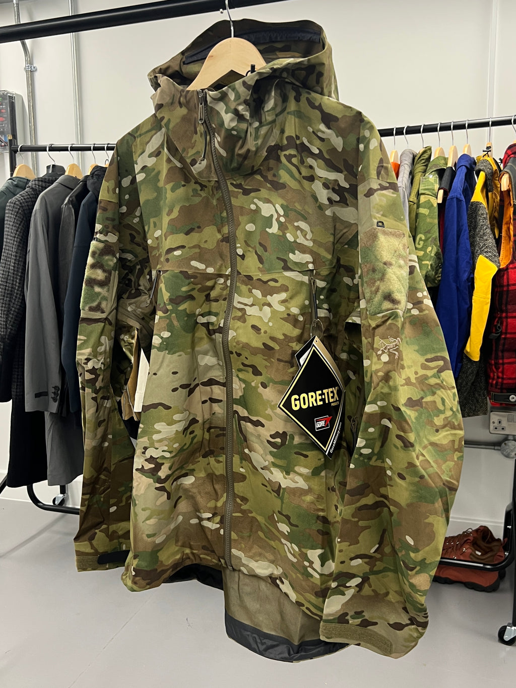 Arc'teryx LEAF Alpha LT Gen 2 Gore-Tex Pro Jacket in Multicam - Size XL