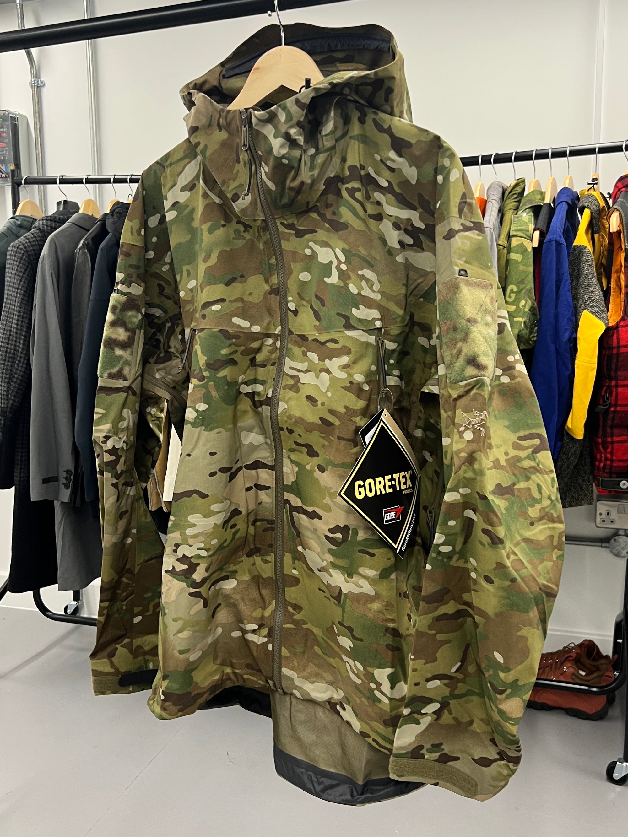 Arc'teryx LEAF Alpha LT Gen 2 Gore-Tex Pro Jacket in Multicam - Size XL