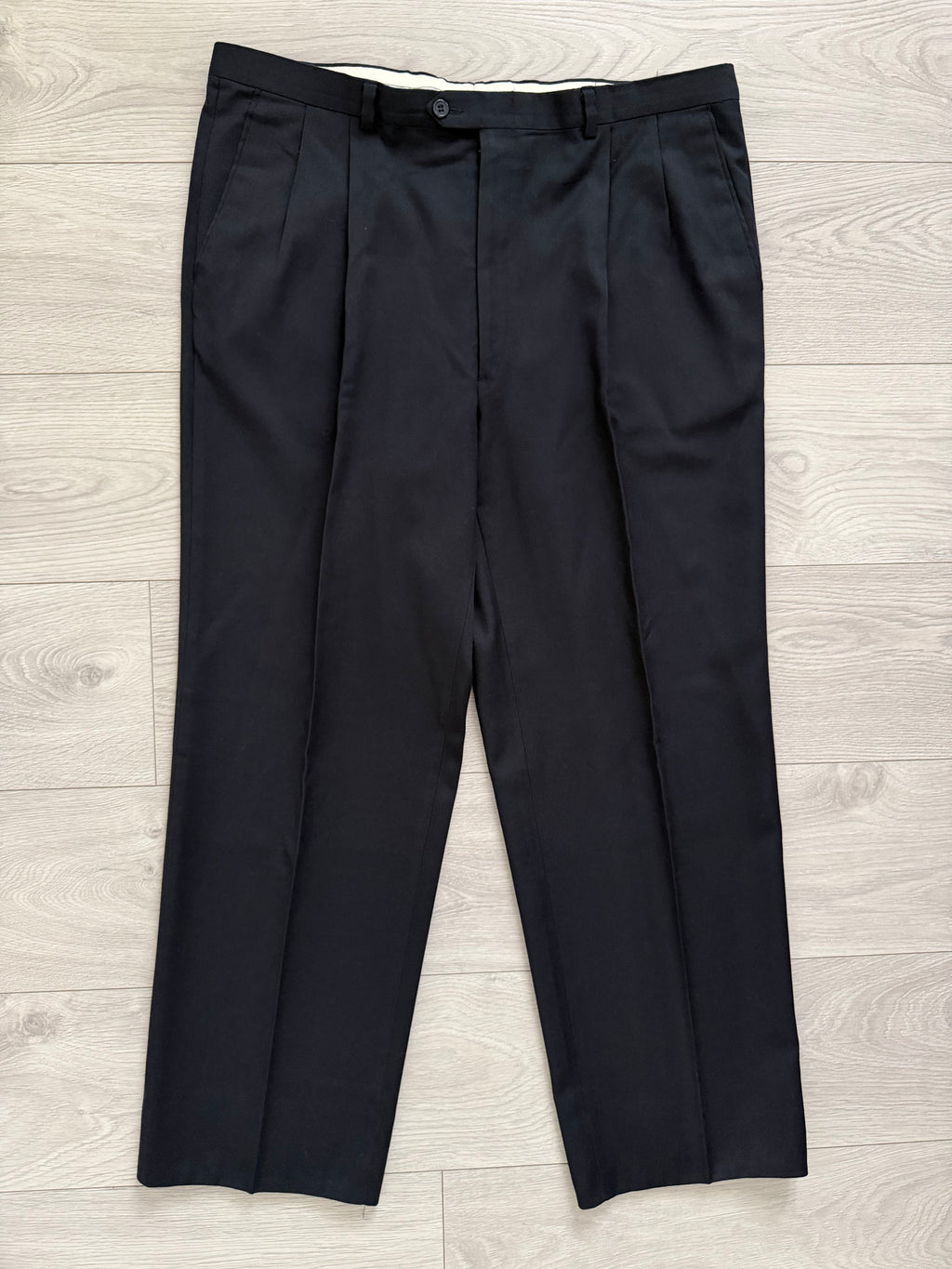 Louis Feraud Armani 1990s Peaked Lapel Pleated Double Breasted Wool Navy Suit - Size XXL Jacket / 38" Waist