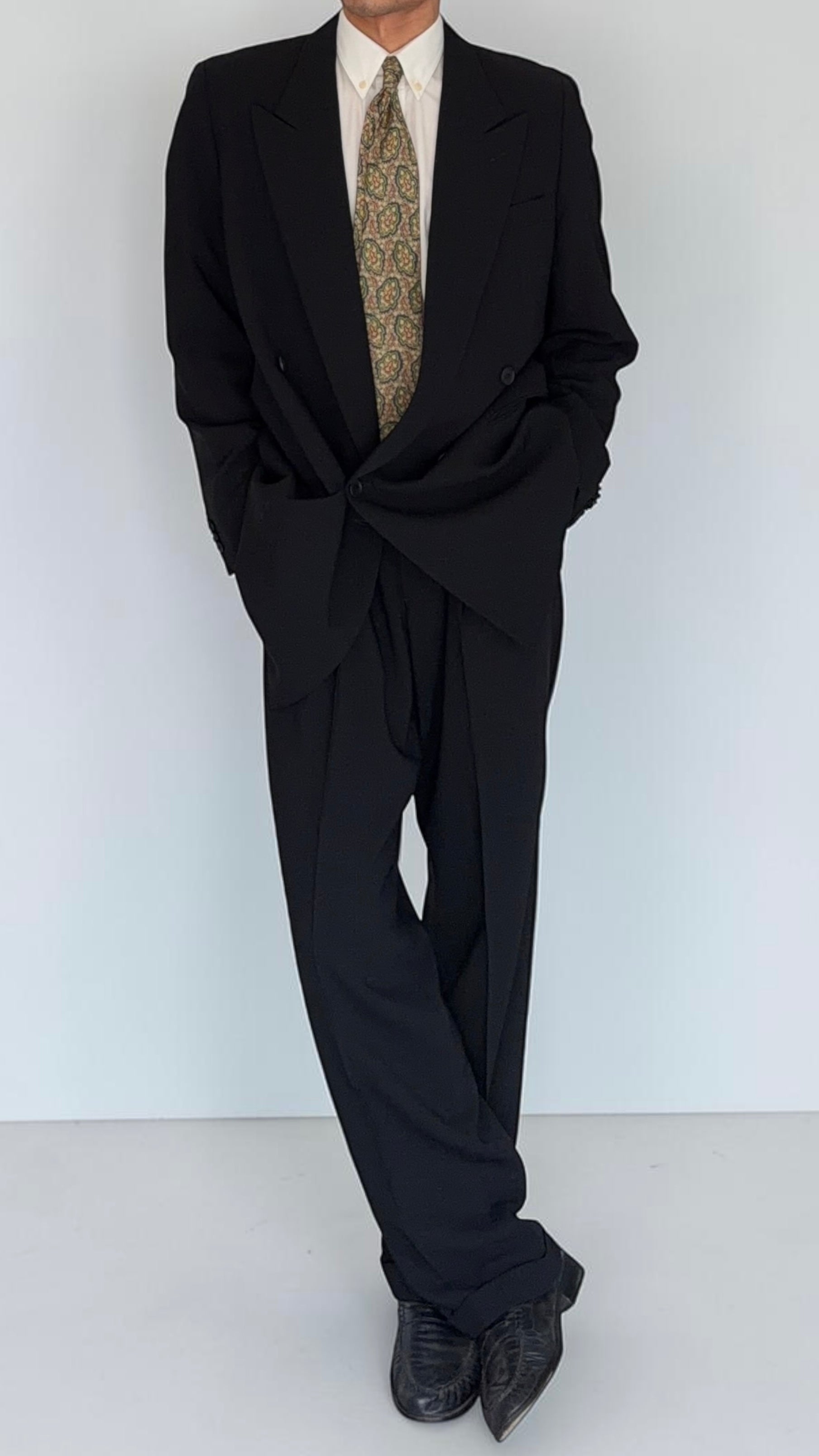 Giorgio Armani 1980s Peaked Lapel Double Breasted Black Wool Pleated Lightweight Suit - Size XL Jacket / 35" Waist