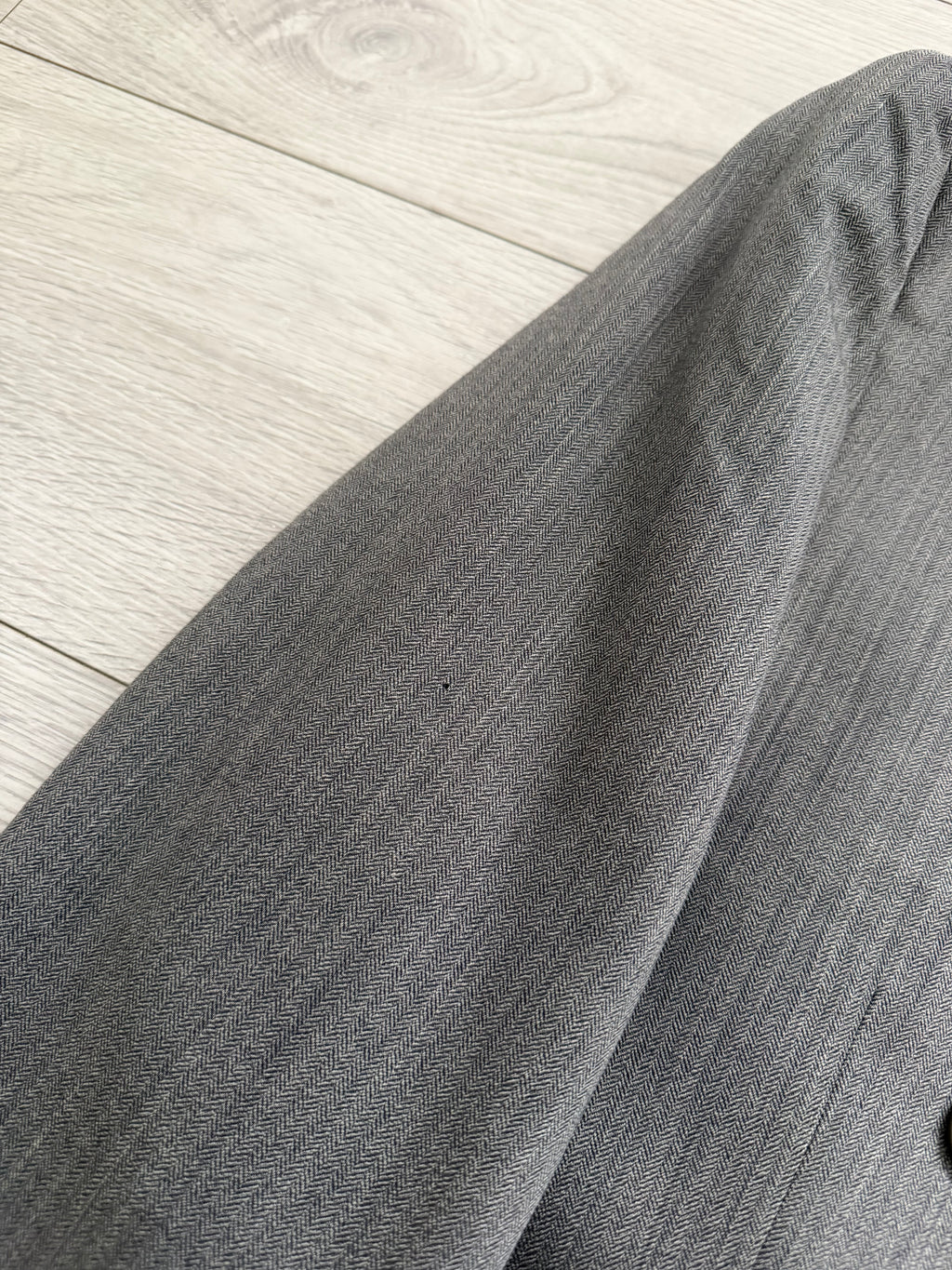 Giorgio Armani 1980s Peaked Lapel Double Breasted Herringbone Wool Grey Suit - Size M Jacket / 32" Waist