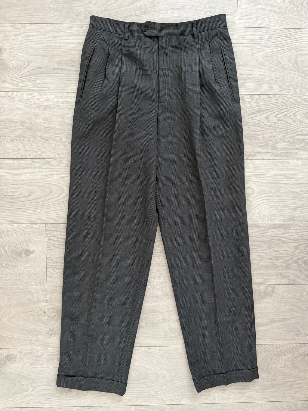 Emporio Armani 1990s 3B Prince of Wales Check Grey Pleated Wool Suit - Size L Jacket / 32" Waist