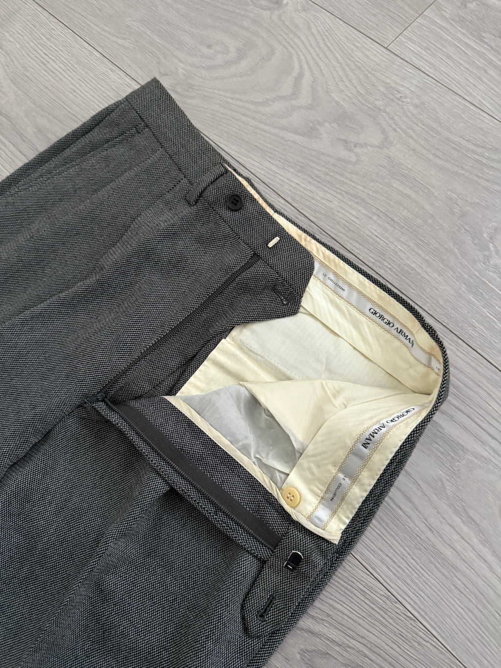 Giorgio Armani 1980s Double Breasted Pleated Wool Suit Textured Grey New - Size L Jacket / 32" Waist