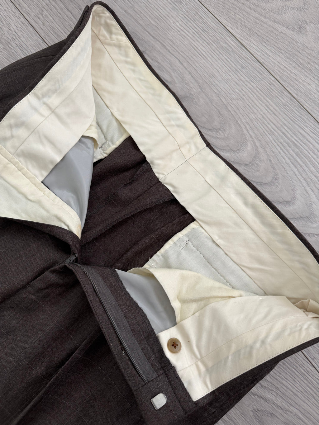 Burberry 1990s 2B Zegna Wool Check Double-Pleat Brown Suit - Size M Jacket / 33" Waist