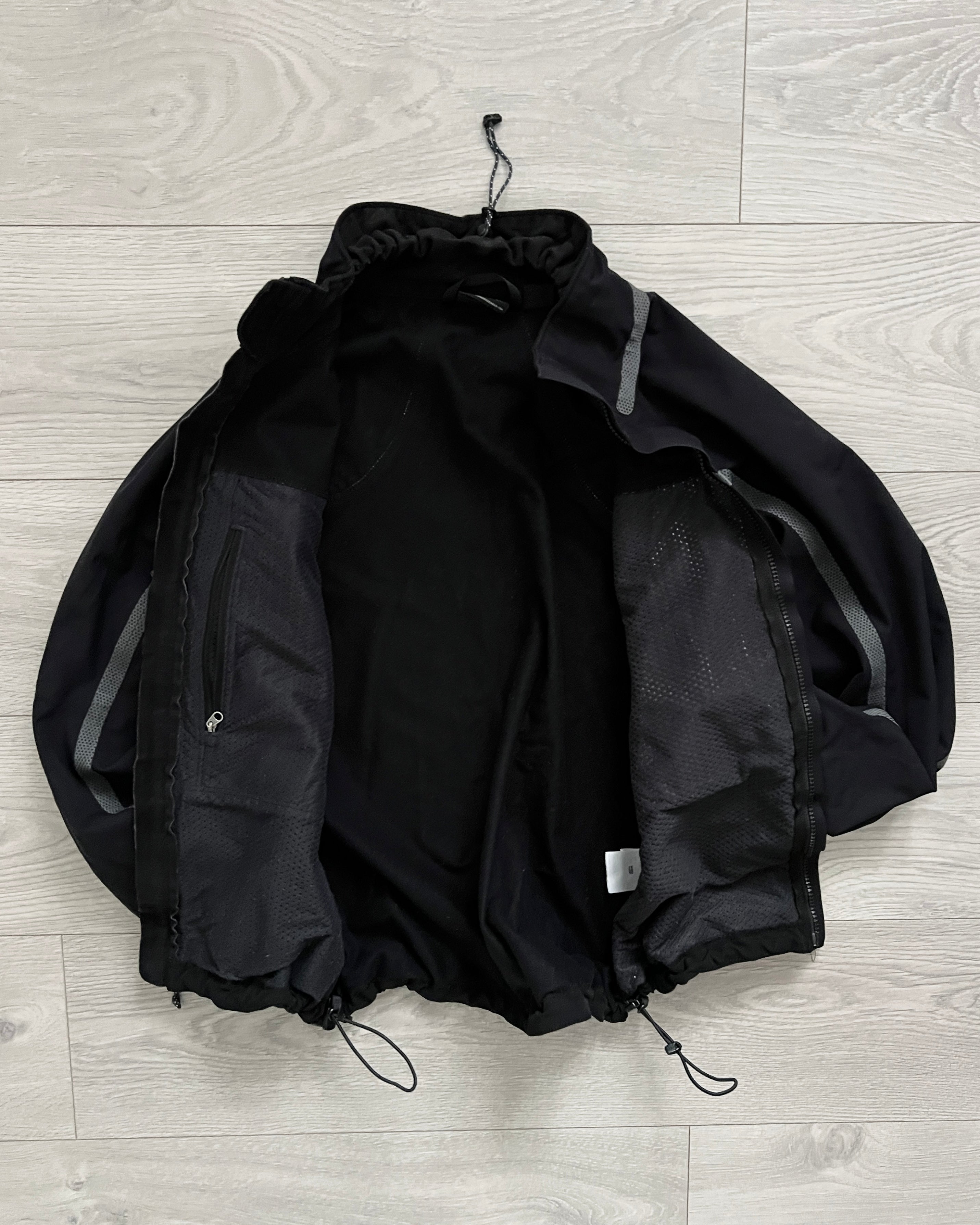 Mountain Hardwear 00s Taped Seam Conduit Softshell Jacket 
