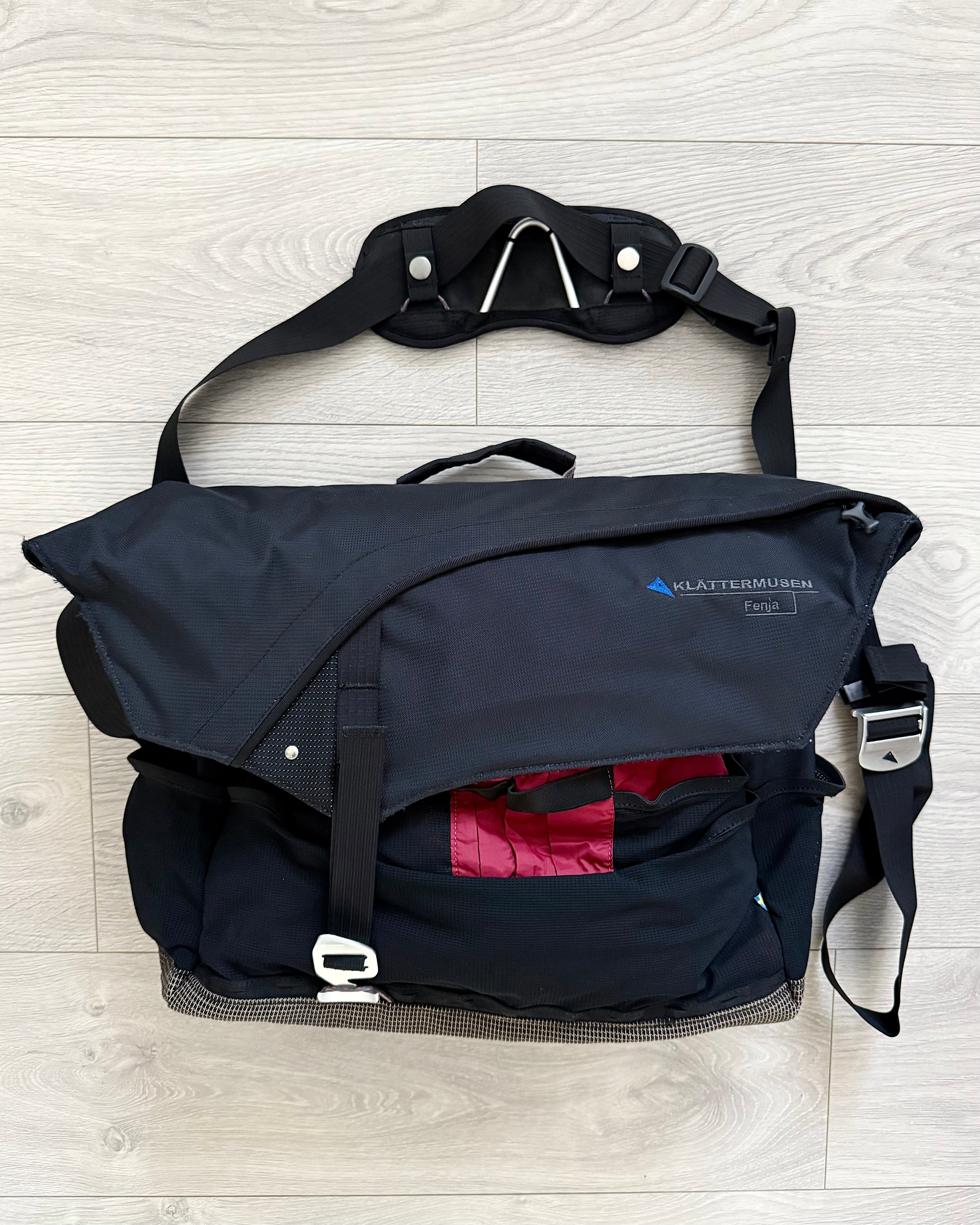 Klattermusen Fenja Technical Crossbody Bag Black