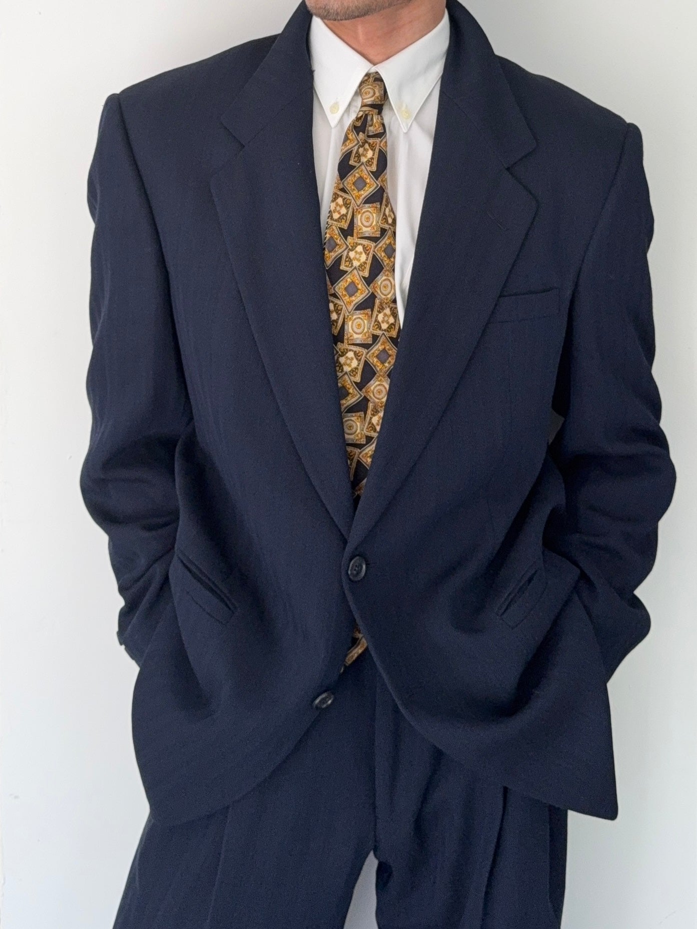 Versace 1980s 2B Double Pleat Herringbone Wool Navy Suit - Size XL Jacket / 36" Waist