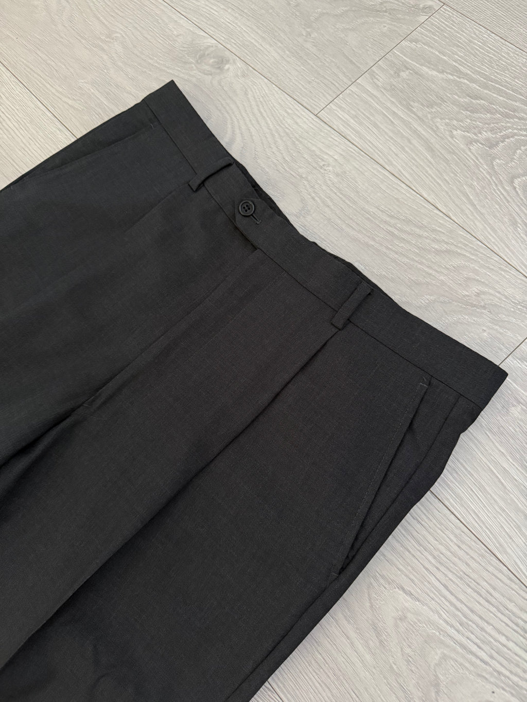 Giorgio Armani 1980s 3B Charcoal Grey Pleated Wool Suit - Size XL Jacket / 36" Waist