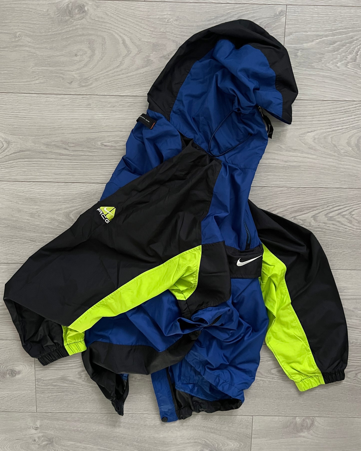 Nike ACG 00s Technical Waterproof Packable Anorak - Size L