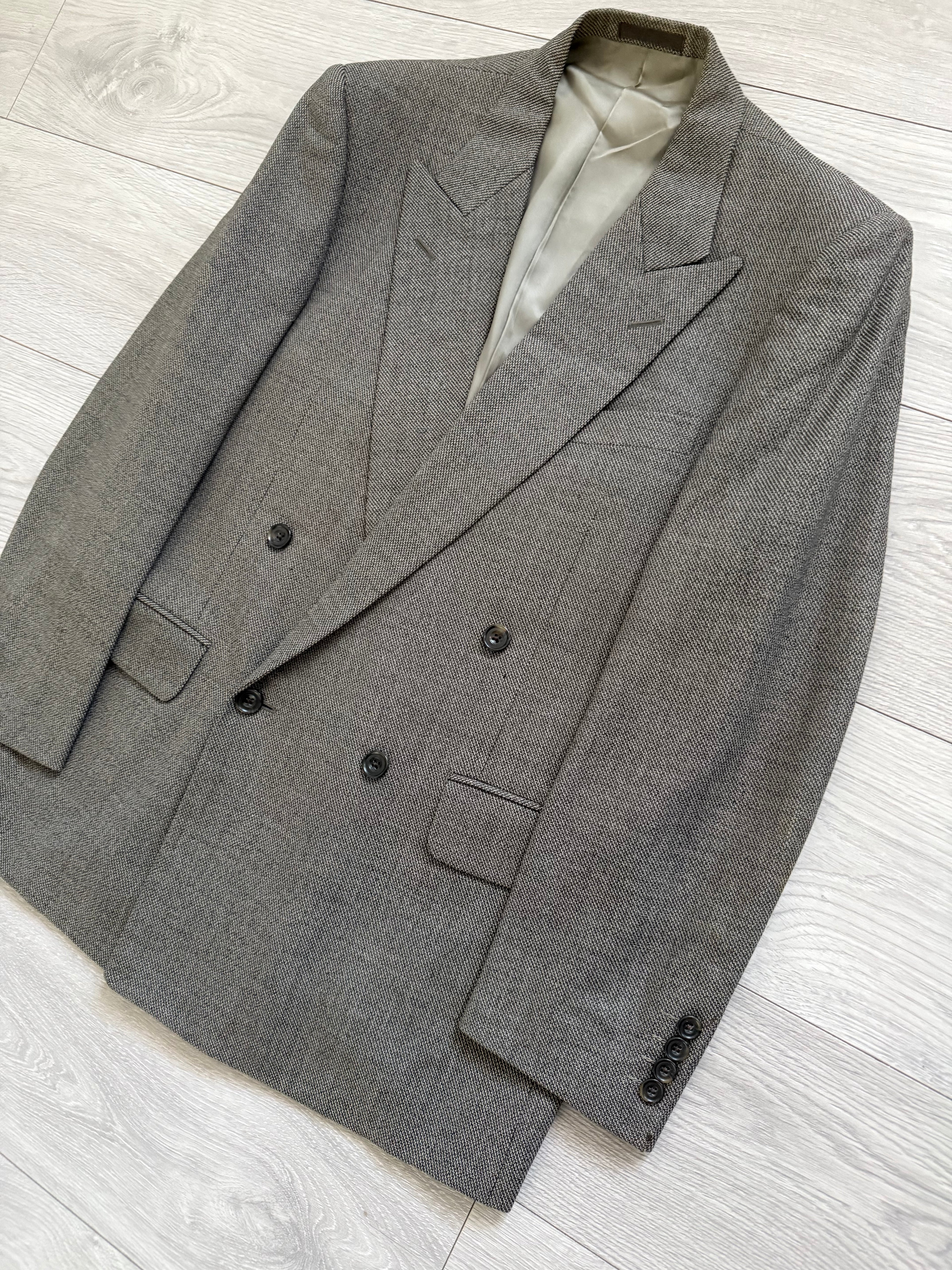 Burberry 1990s Peak Lapel Double Breasted Pleated Textured Taupe Grey Suit - Size M Jacket / 32" Waist
