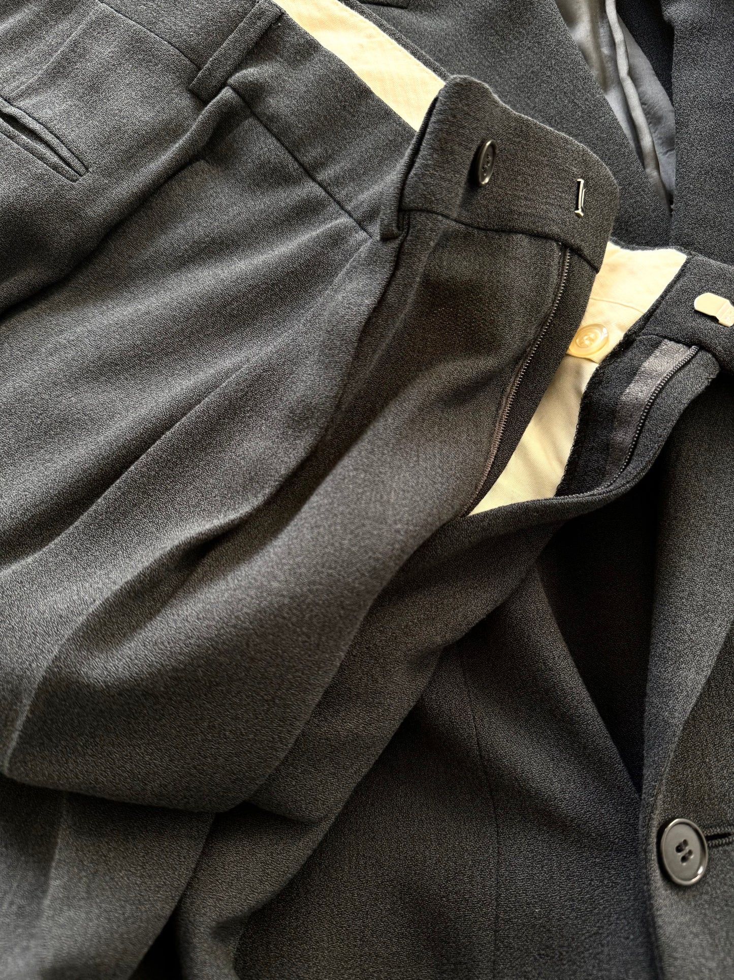 Giorgio Armani 1990s Double Breasted Draped Pleated Wool Suit - Size L Jacket / 32" Waist