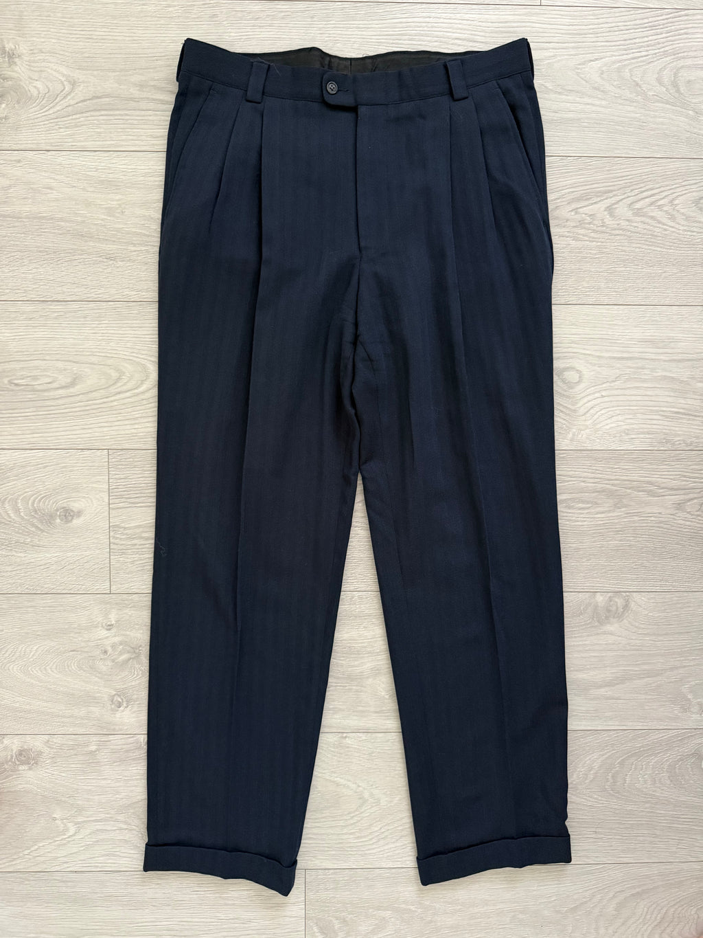 Versace 1980s 2B Double Pleat Herringbone Wool Navy Suit - Size XL Jacket / 36" Waist