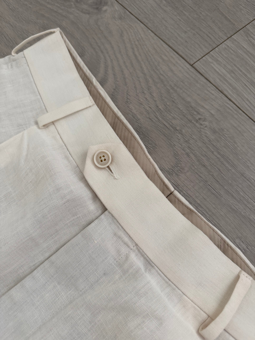 Suit Supply Pleated Linen White Pants - Size 30" Waist
